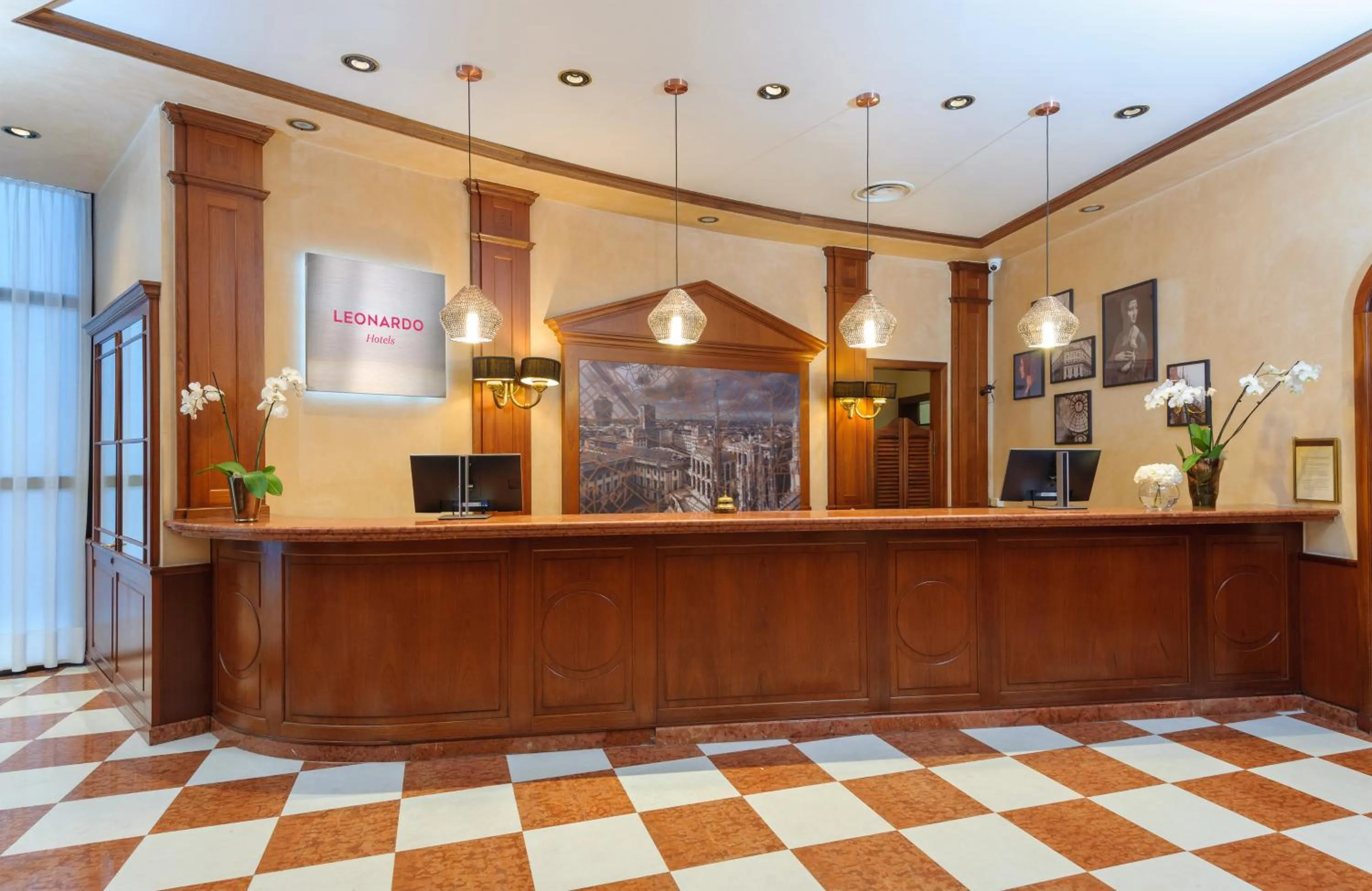 Lobby or reception in Leonardo Hotel Milan City Center