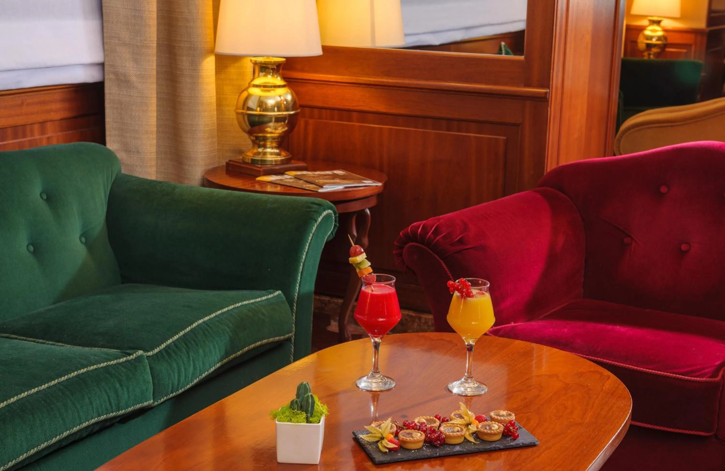 Lounge or bar in Leonardo Hotel Milan City Center