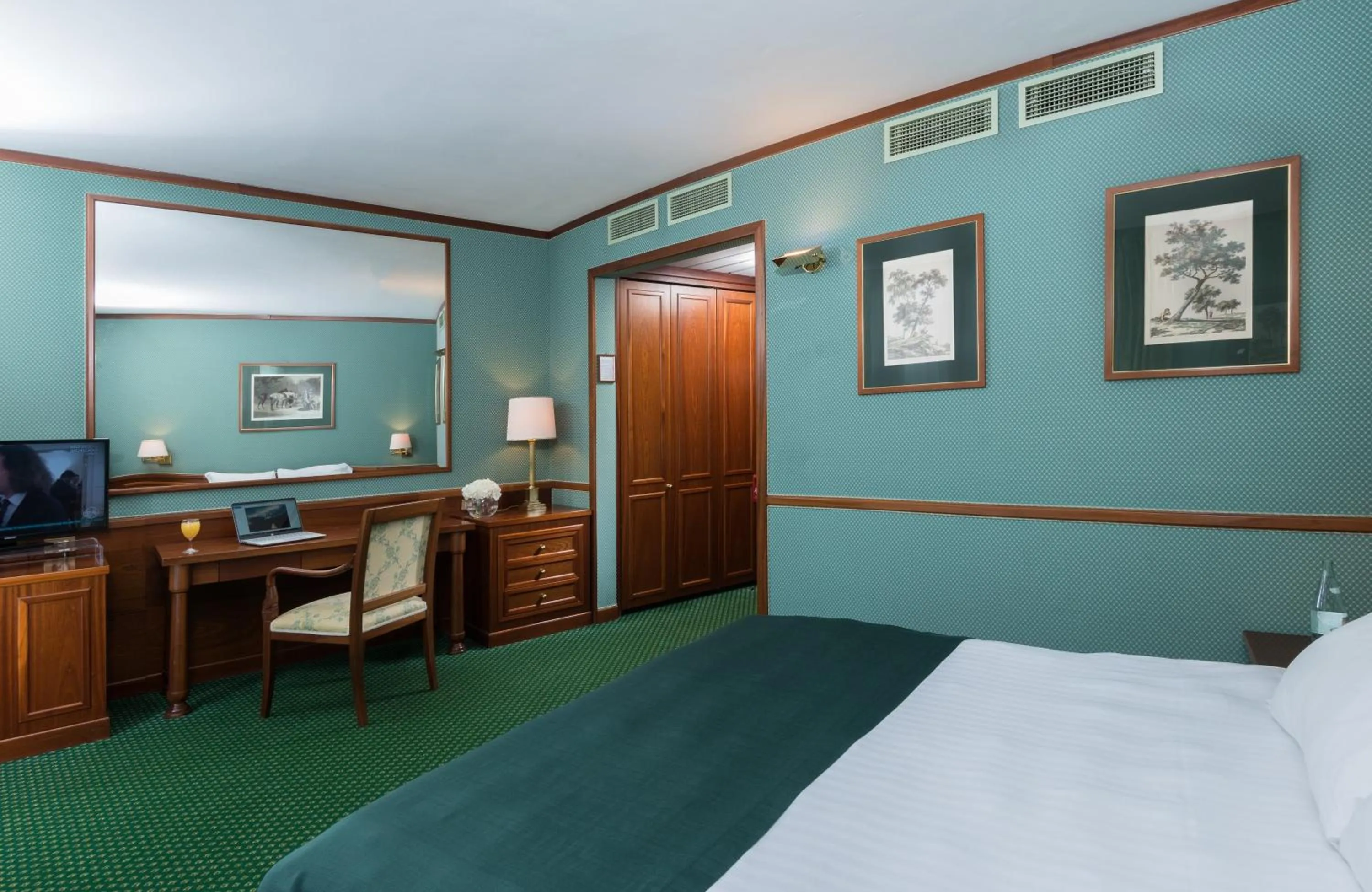 Bedroom, Bed in Leonardo Hotel Milan City Center