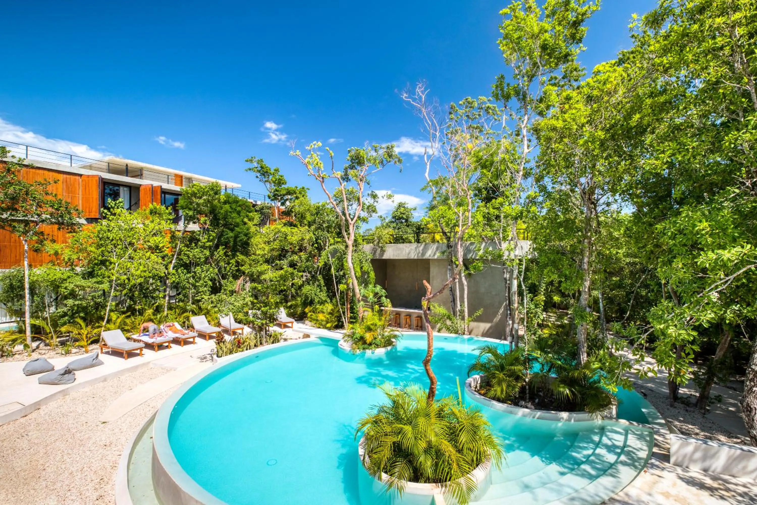 Swimming pool in Seremonia Studios by Soyrumi