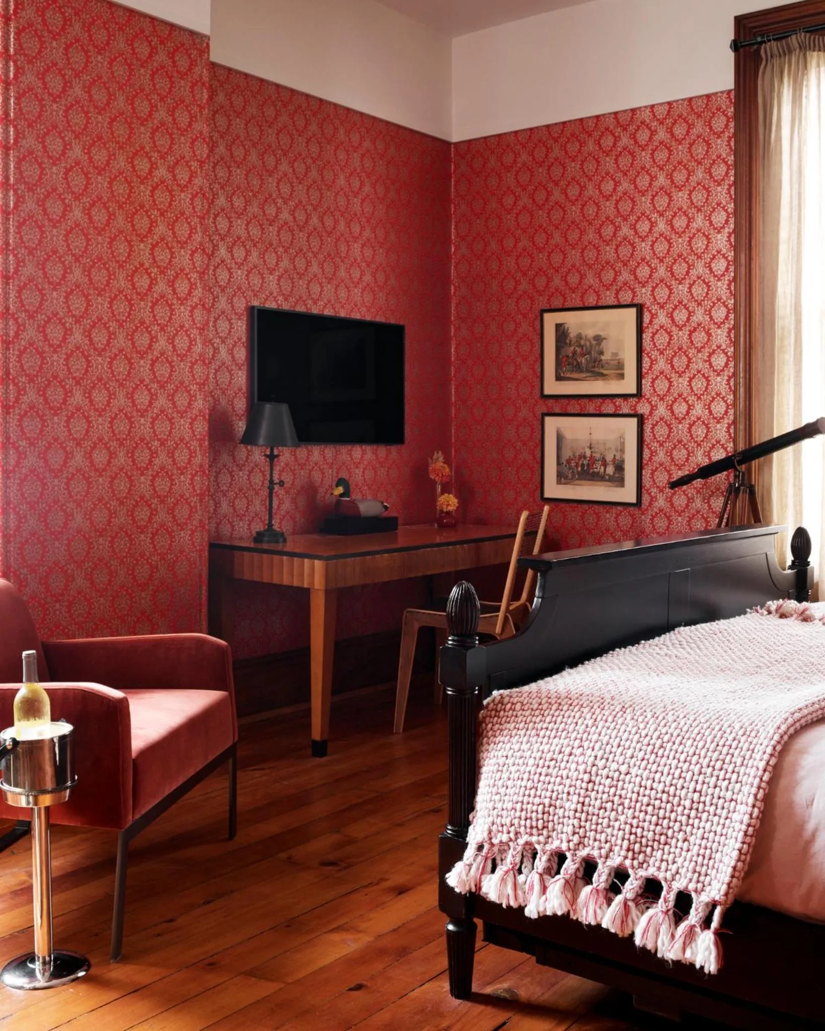 TV and multimedia, Bed in The Eddie Hotel and Farm