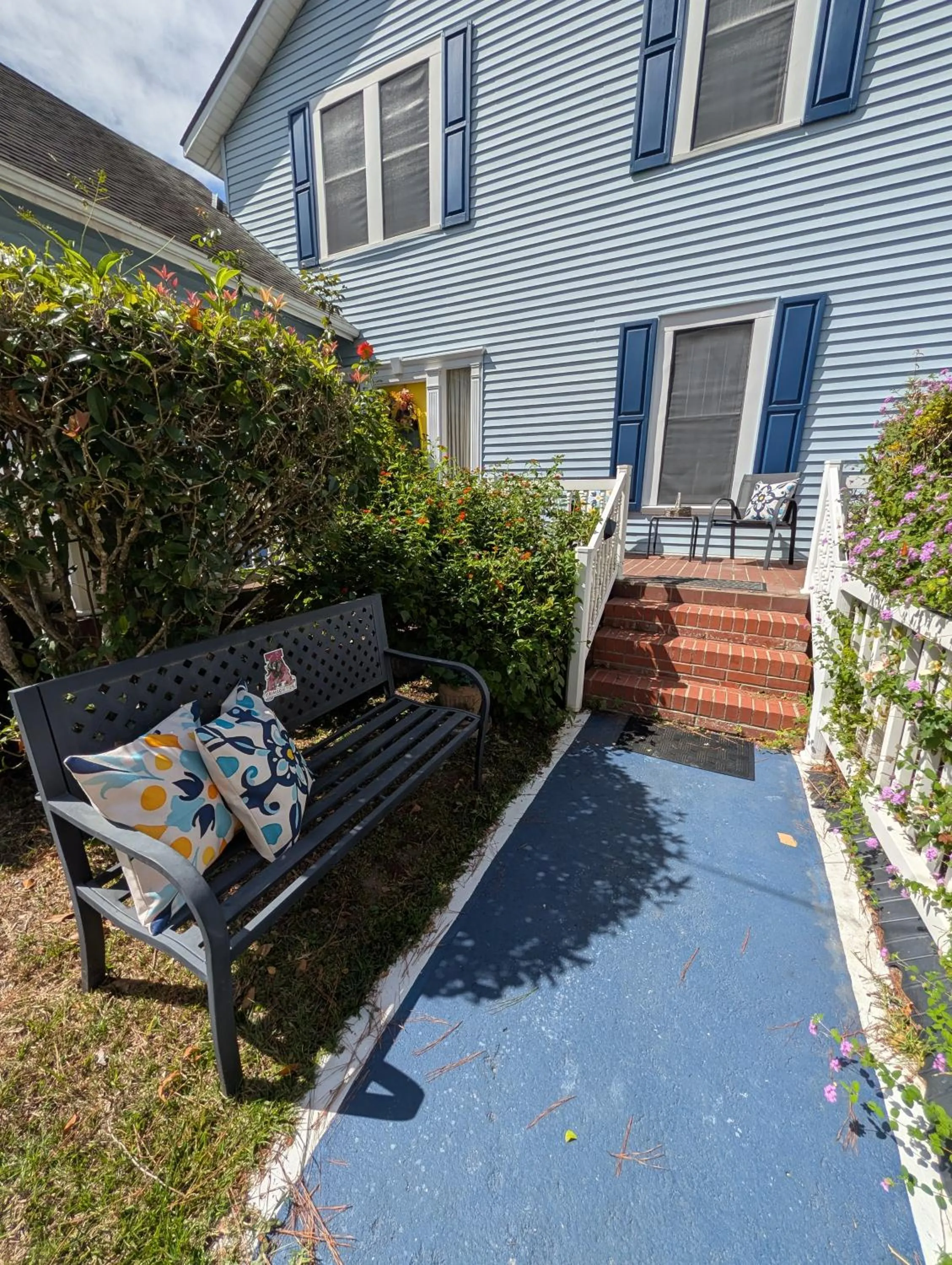 Property building in Cozy, Cute, Private Ozark Suite 5 Mins to Hospital