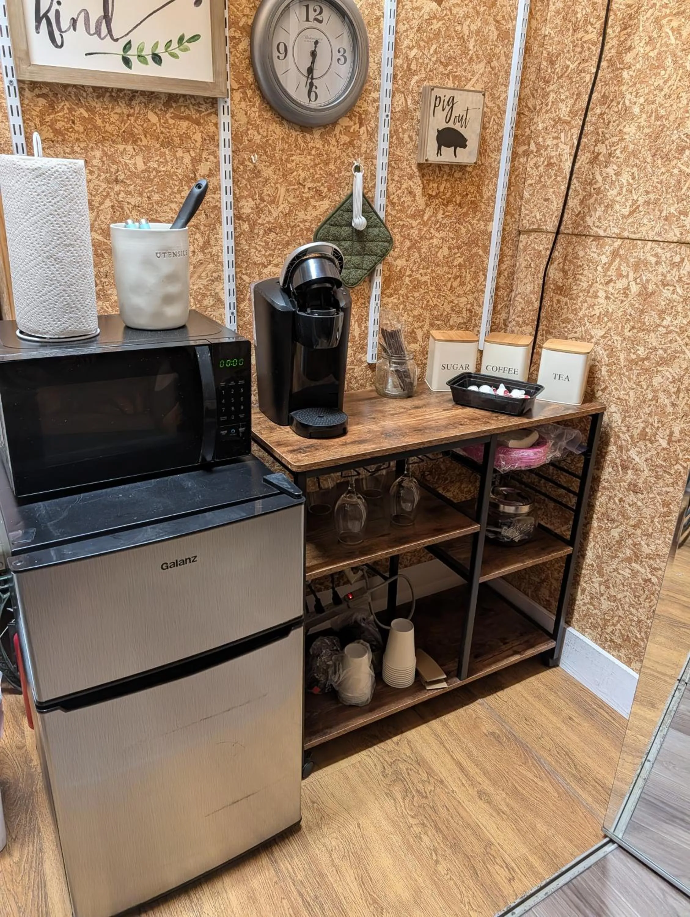 Coffee/tea facilities in Cozy, Cute, Private Ozark Suite 5 Mins to Hospital