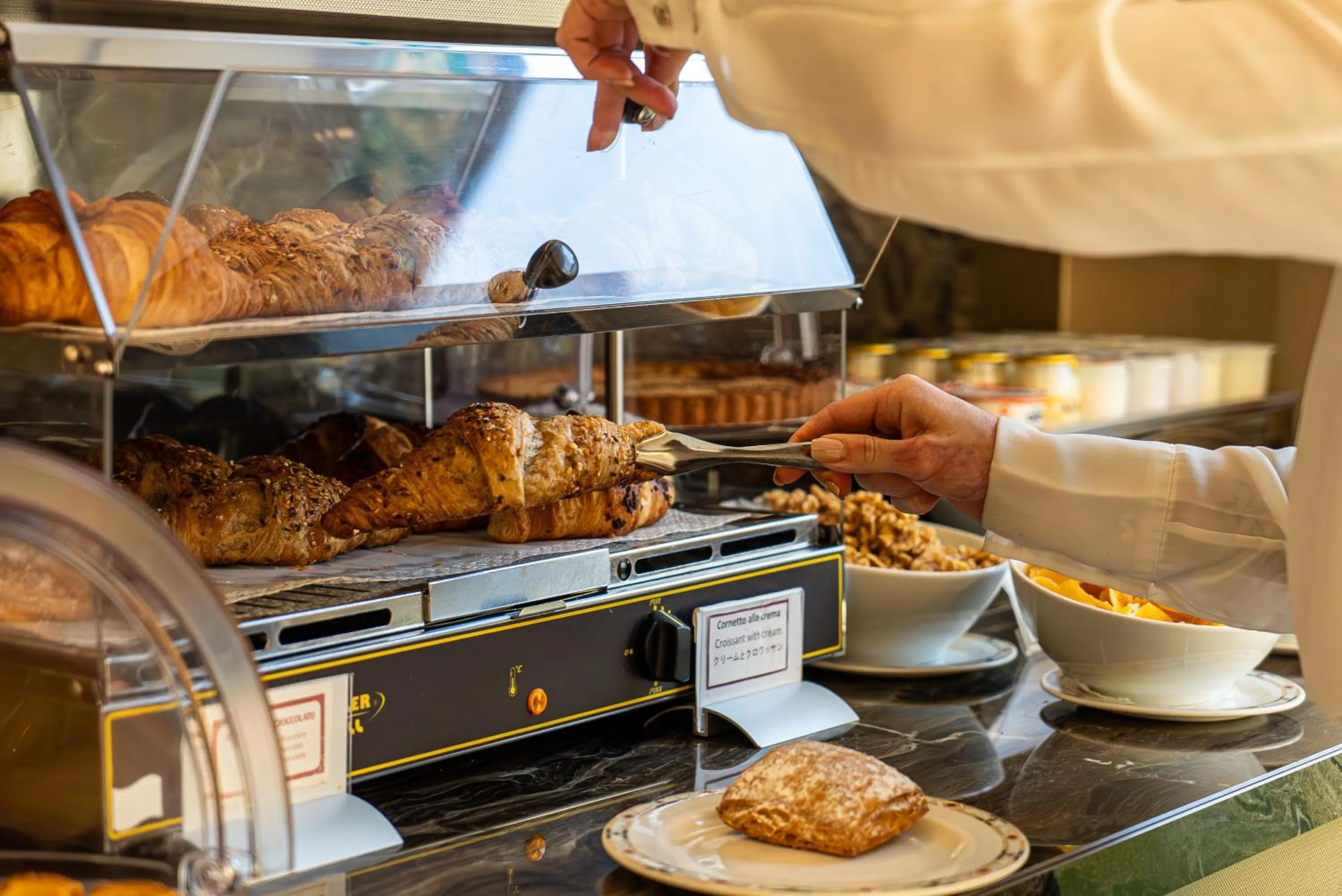 Breakfast in Art Hotel Navigli