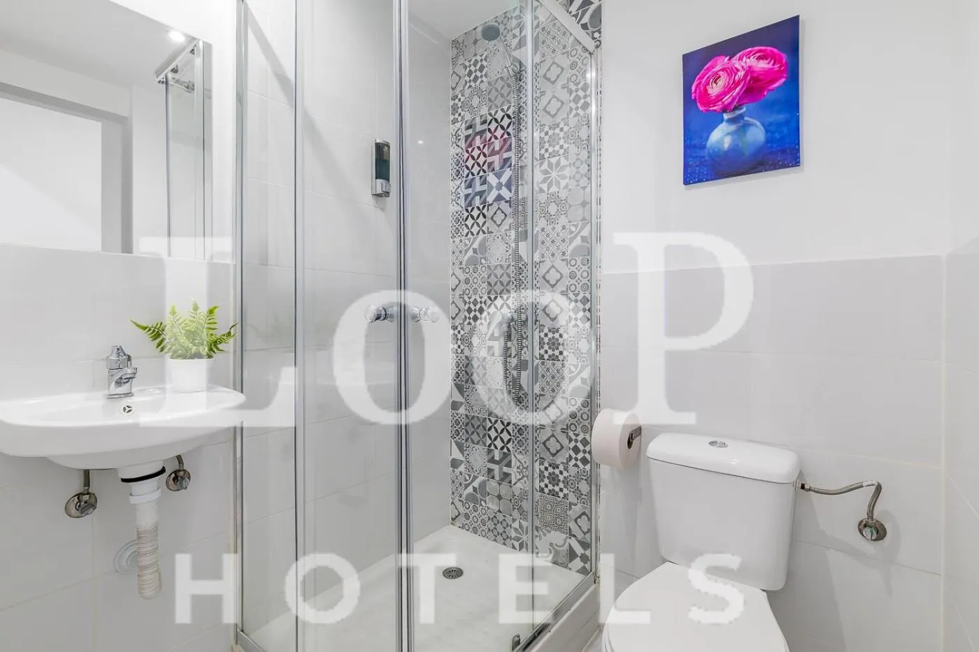 Shower in LooP America