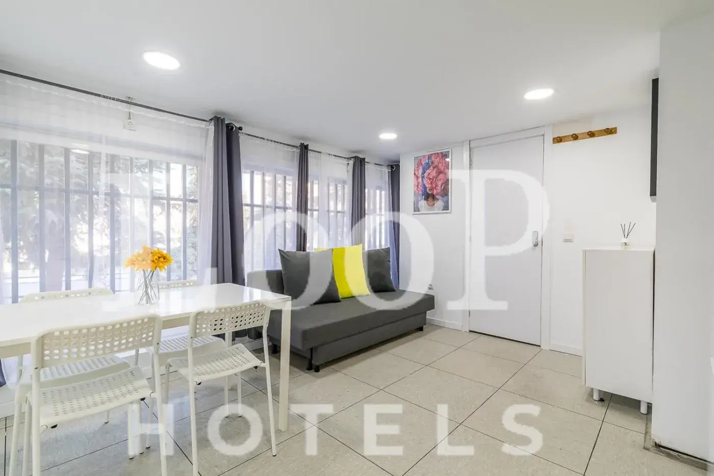 Standard Studio in LooP America Standard Studio in LooP America