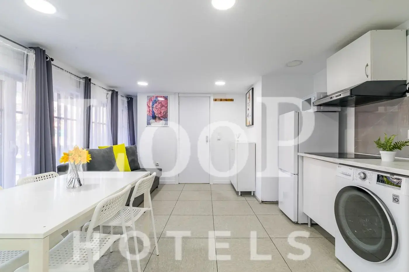 Standard Studio in LooP America Standard Studio in LooP America