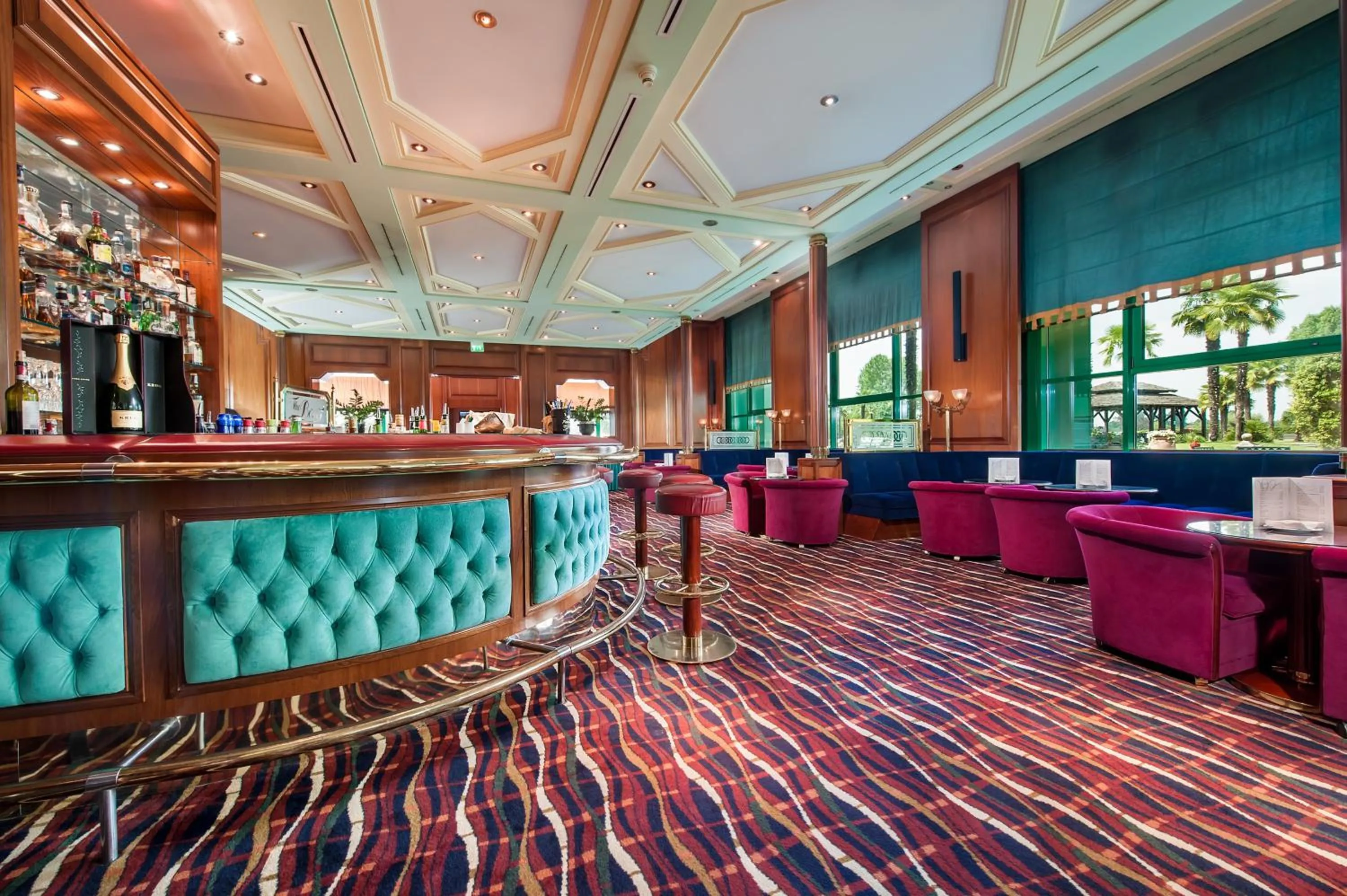 Lounge or bar in Royal Garden Assago Milano