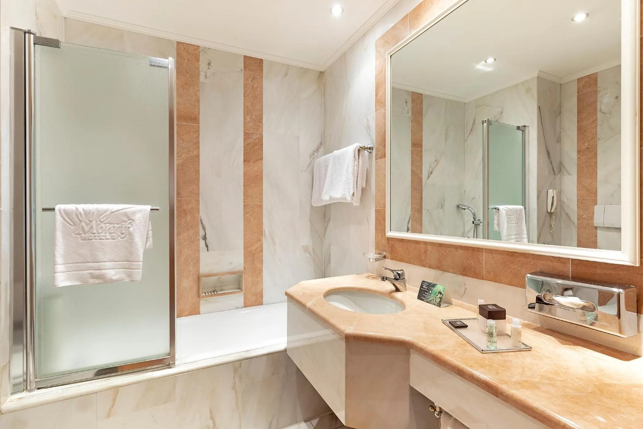 Bathroom in Royal Garden Assago Milano