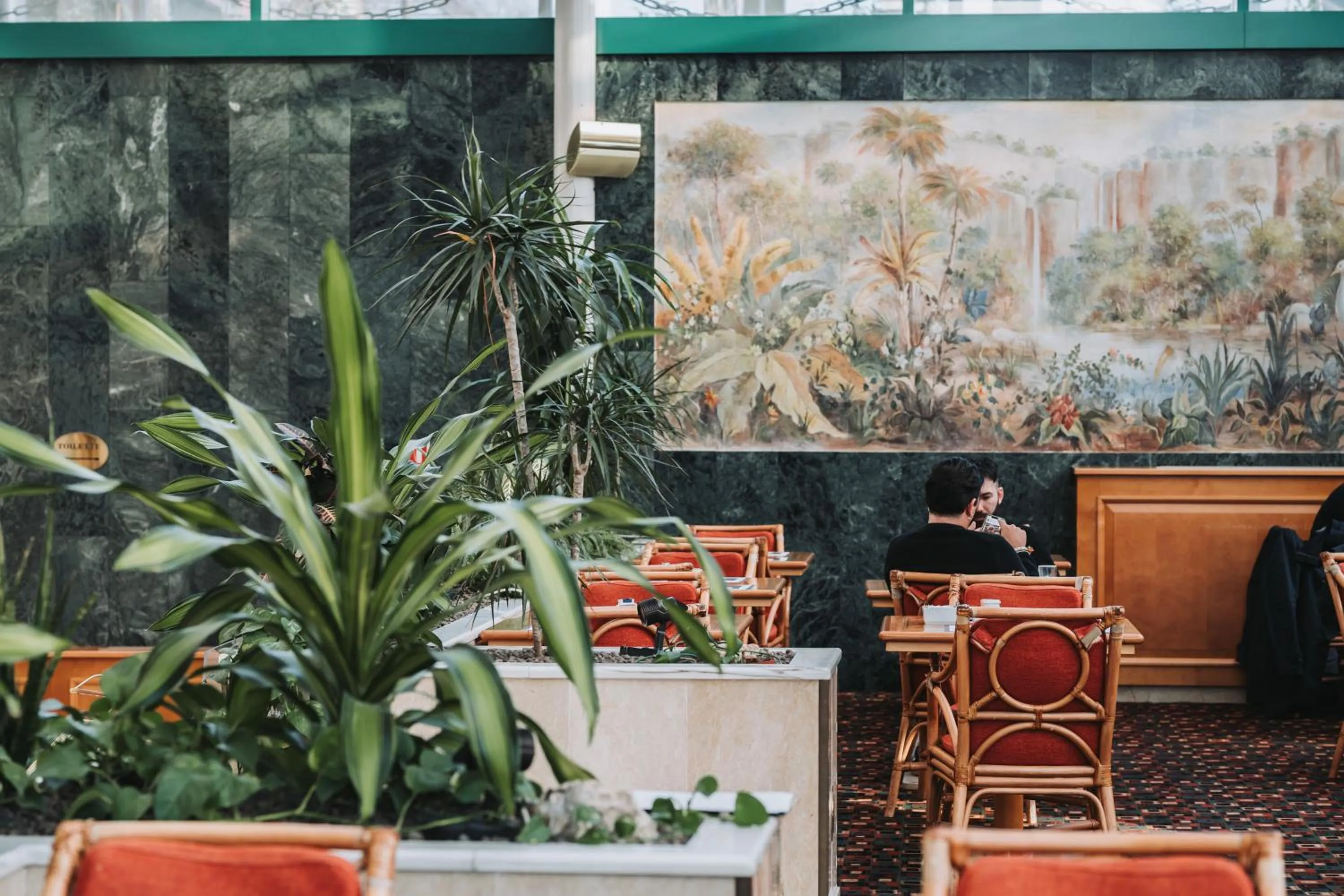 Restaurant/places to eat in Royal Garden Assago Milano