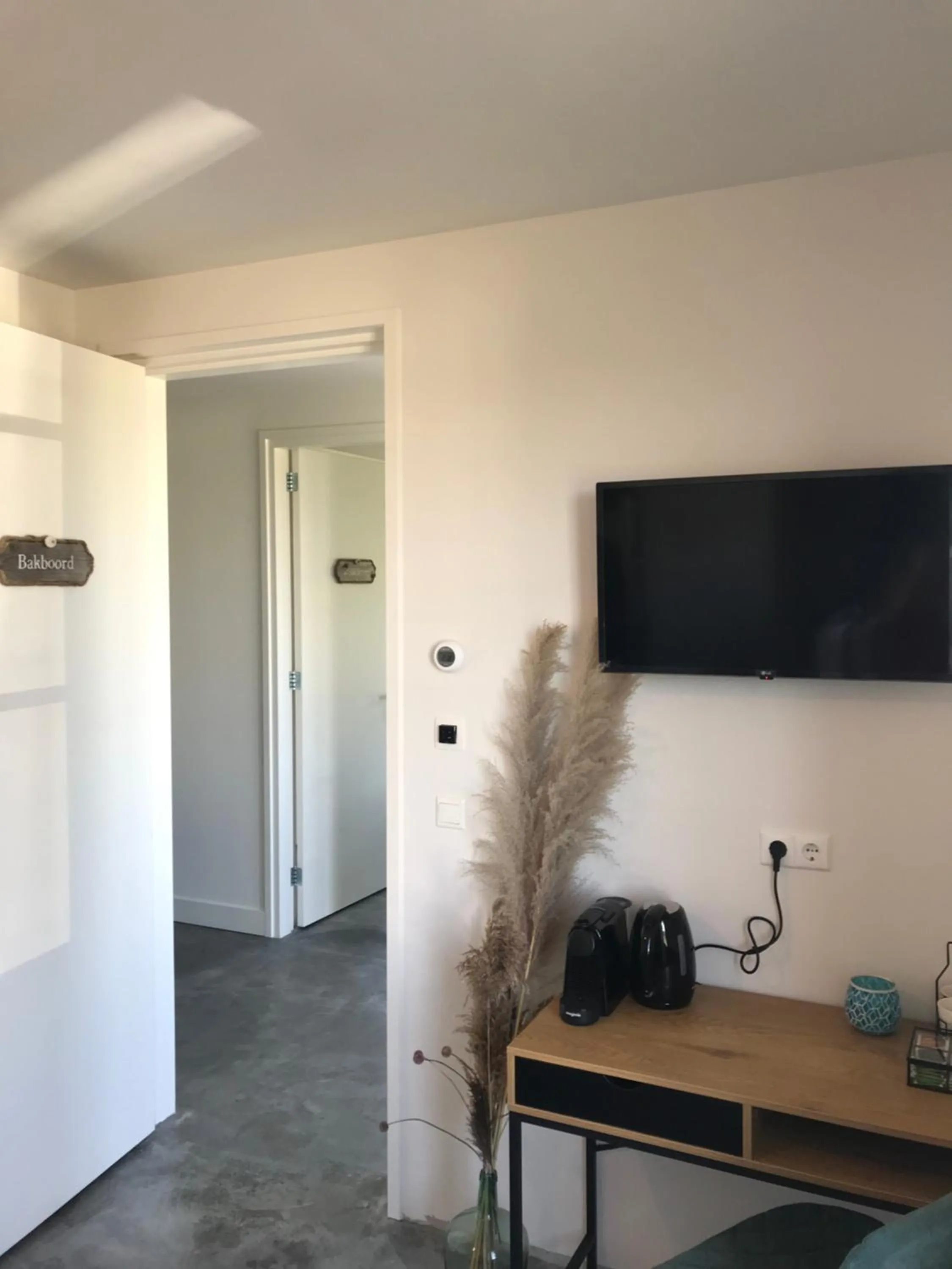 TV and multimedia in Bed no breakfast de Kapitein