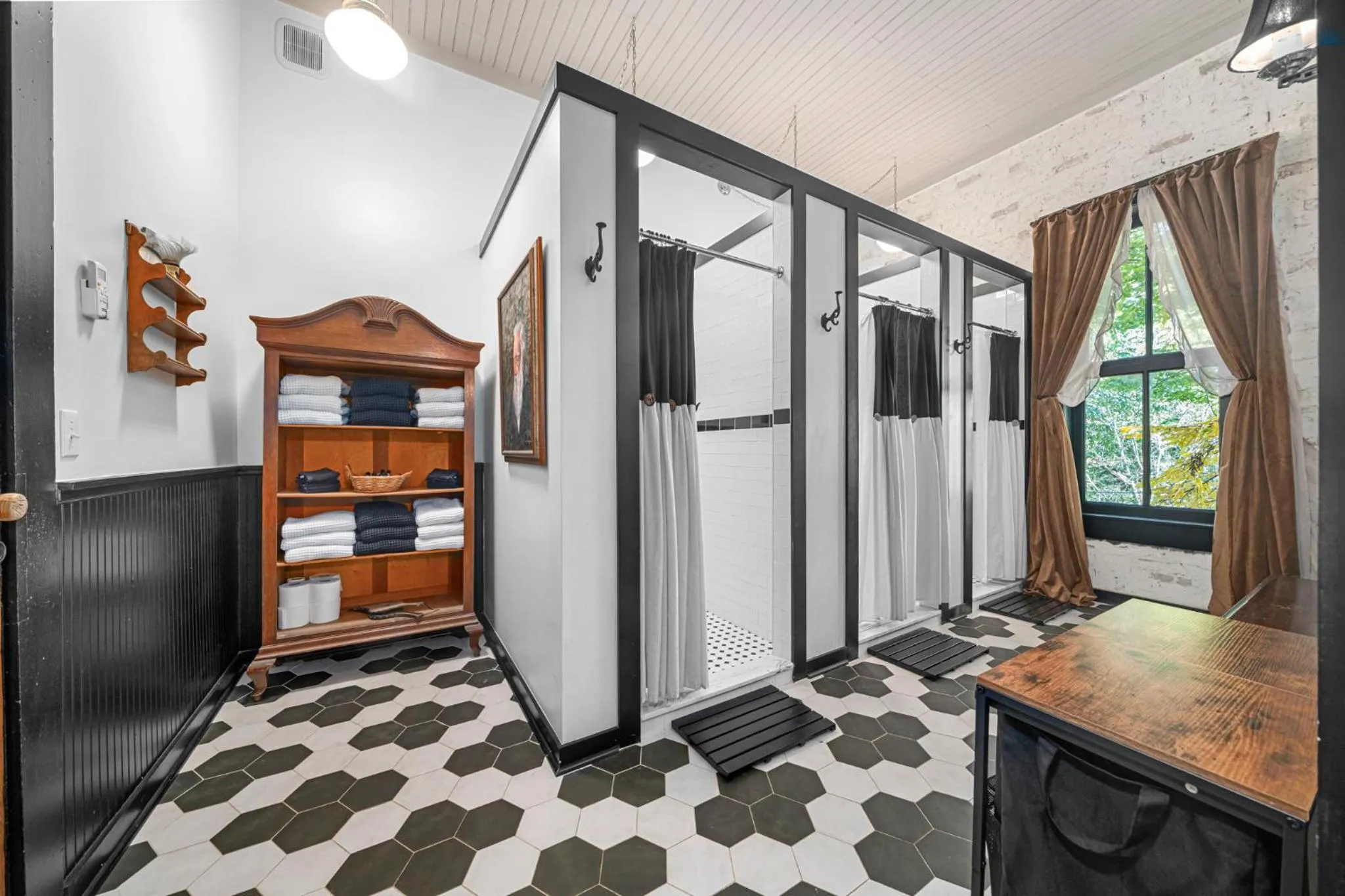 Bathroom, Bed in Beard and Lady Inn