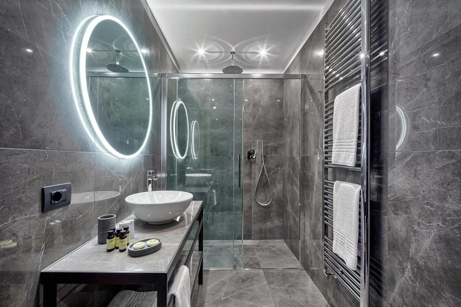Shower in Hotel American-Dinesen