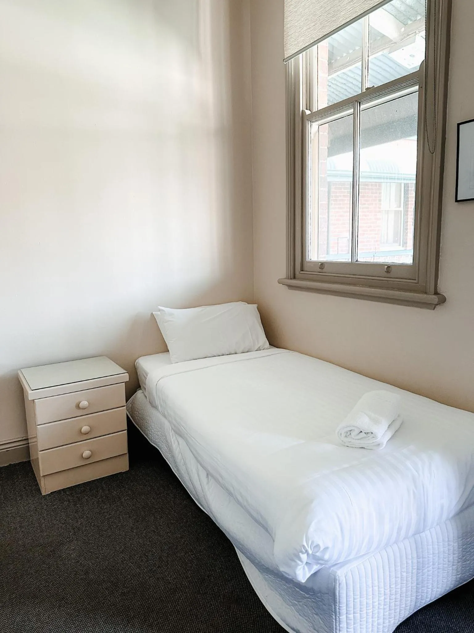 Bedroom, Bed in Central Hotel Stroud