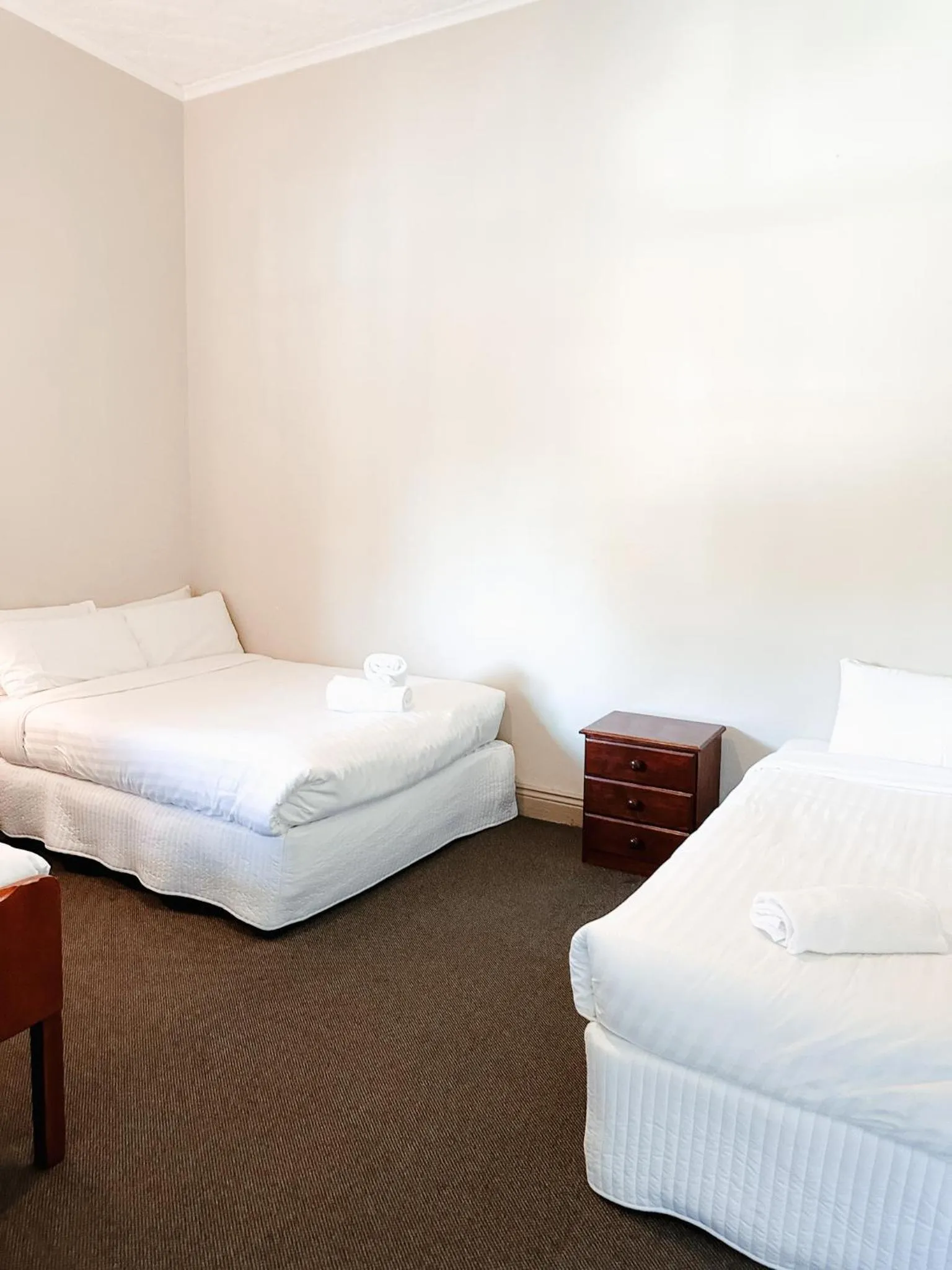 Bedroom, Bed in Central Hotel Stroud