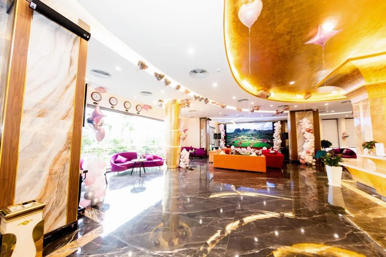 Communal lounge/ TV room in DIAMOND HOTEL VÂN ĐỒN