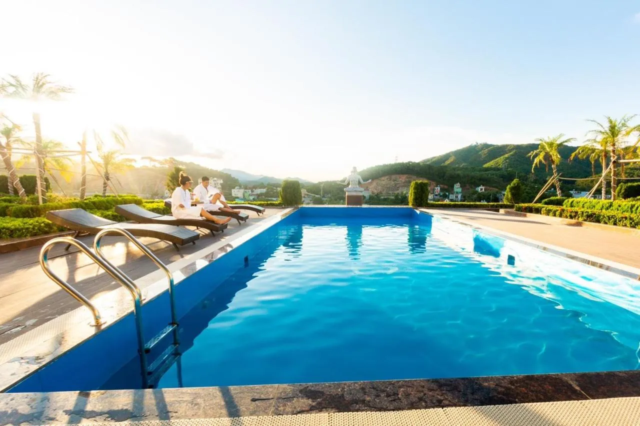 Day in DIAMOND HOTEL VÂN ĐỒN