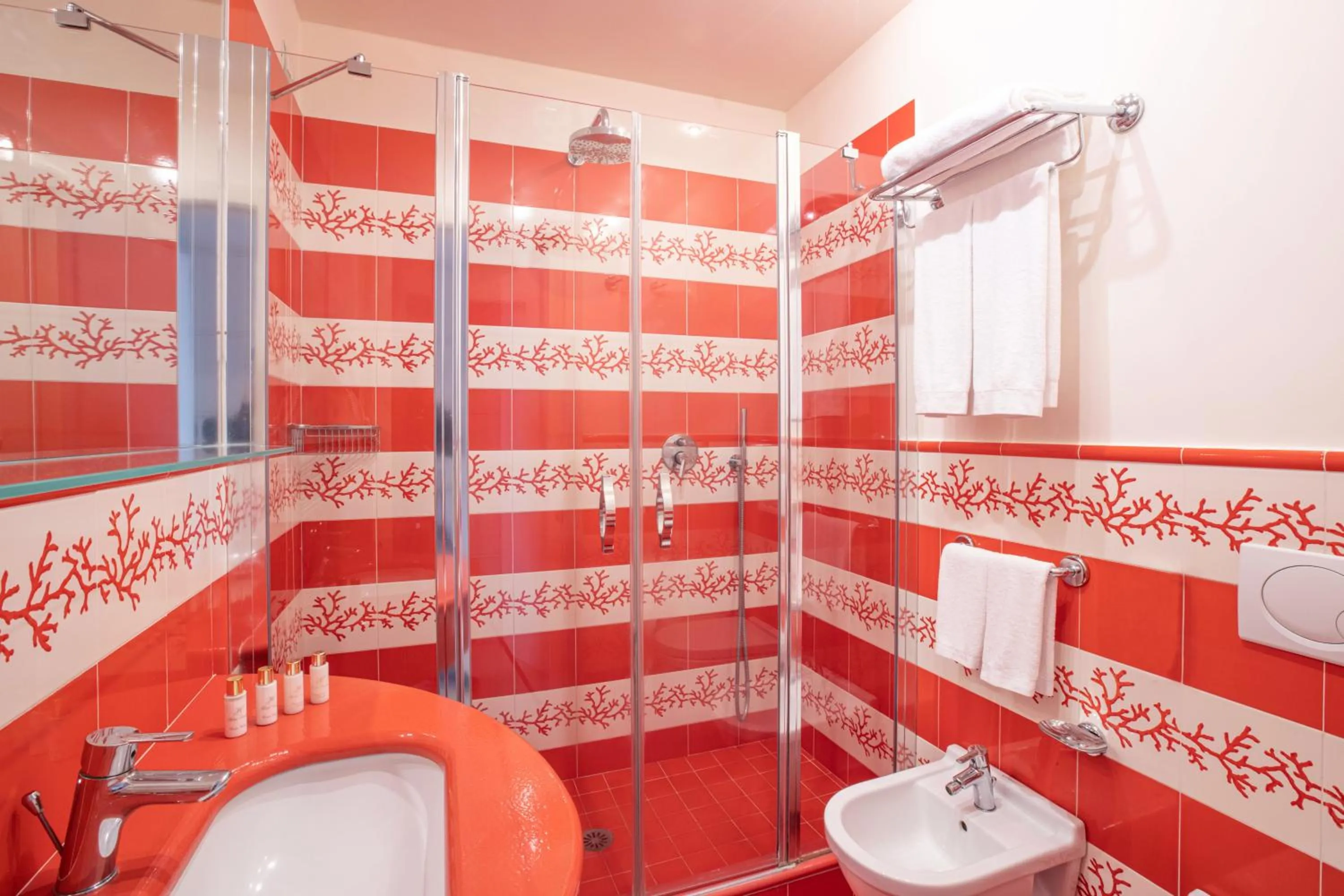 Shower in Hotel Corallo Sorrento