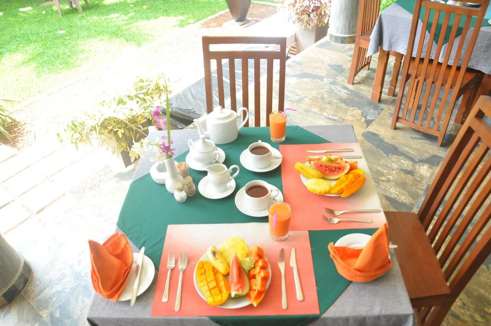 Breakfast in Canal Villa