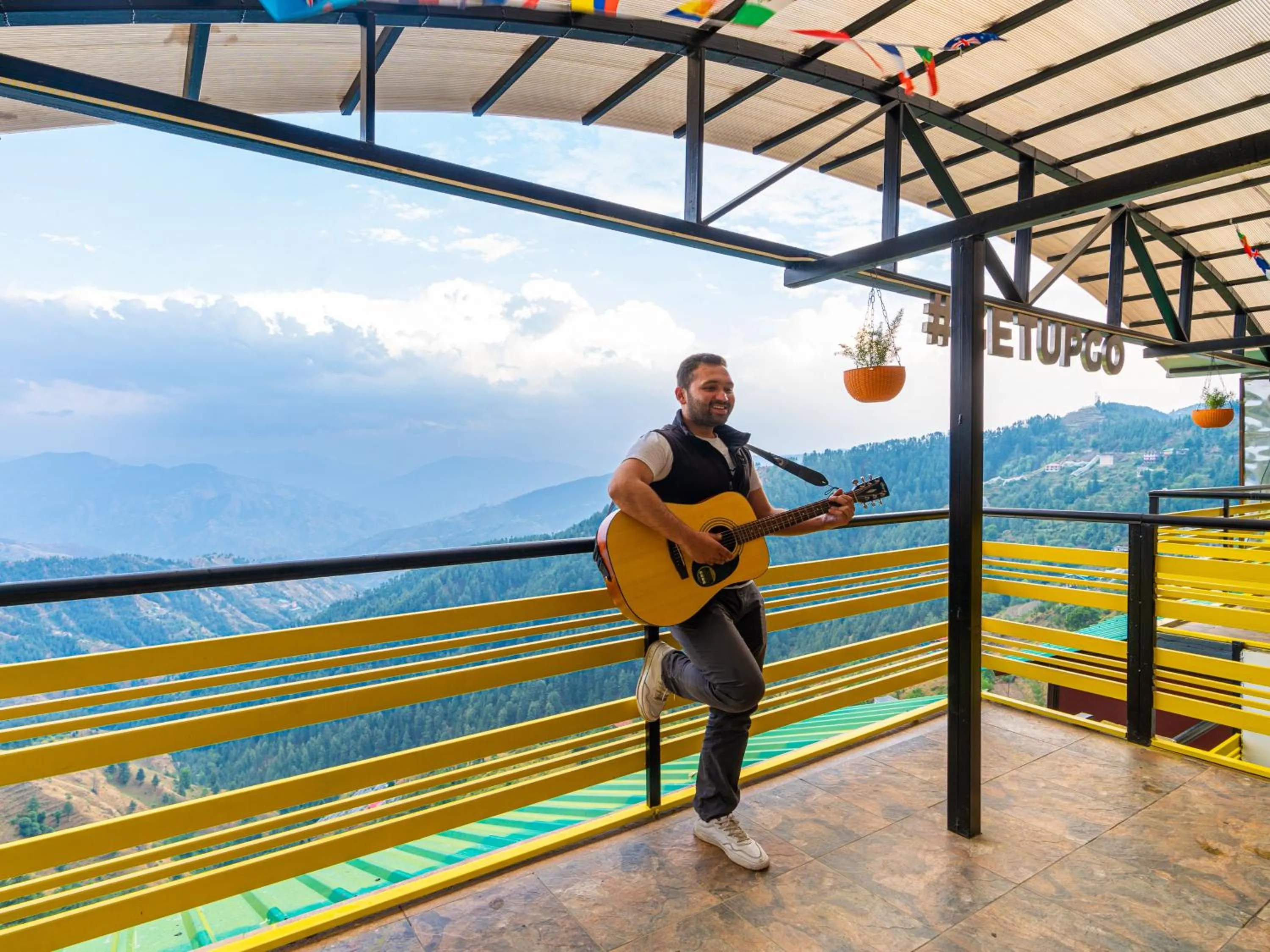 People in The Hosteller Kufri, Shimla