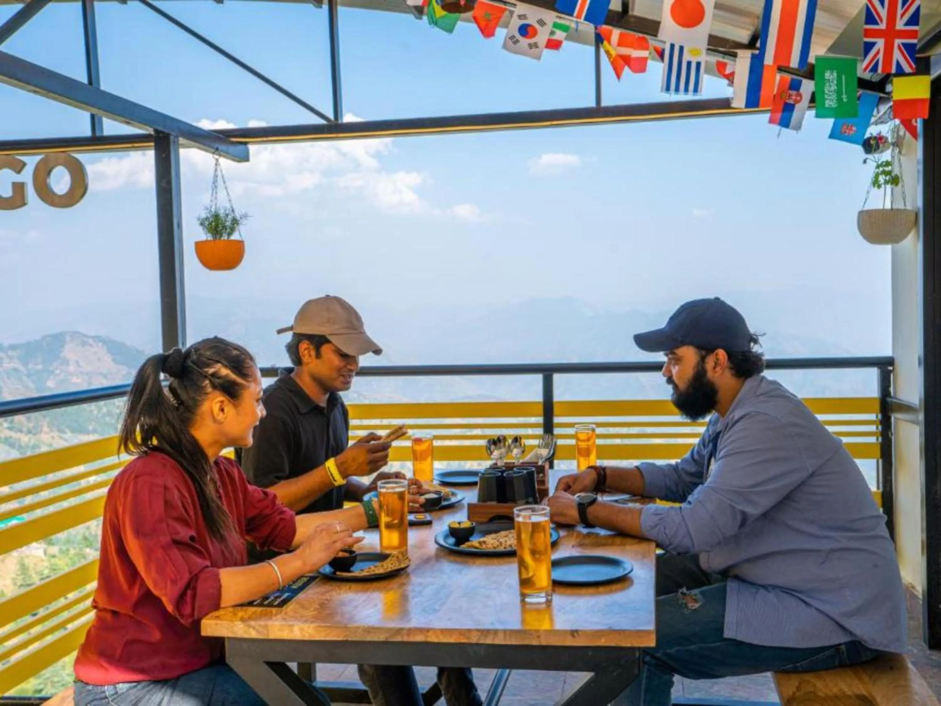 Restaurant/places to eat in The Hosteller Kufri, Shimla