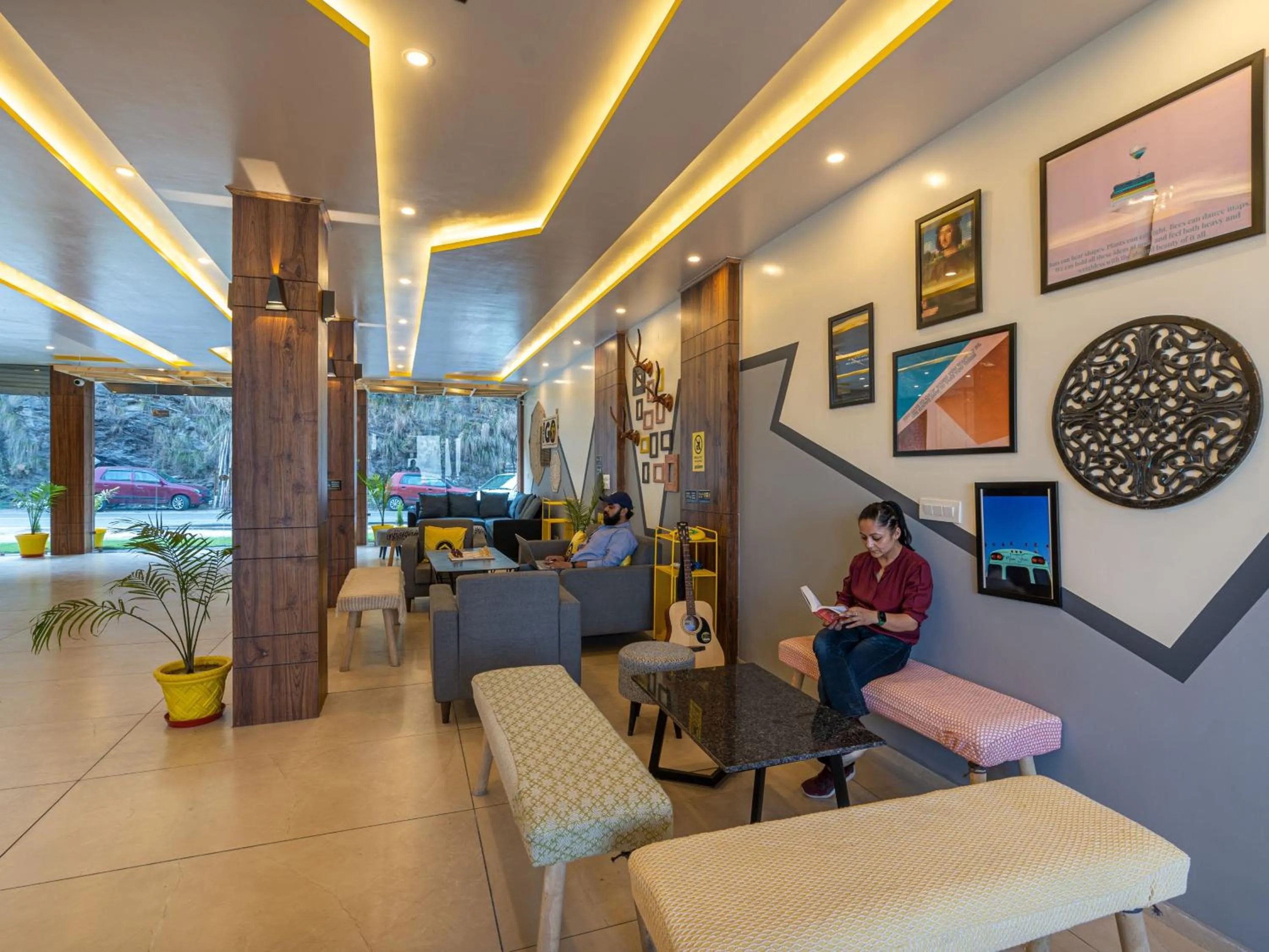 People in The Hosteller Kufri, Shimla