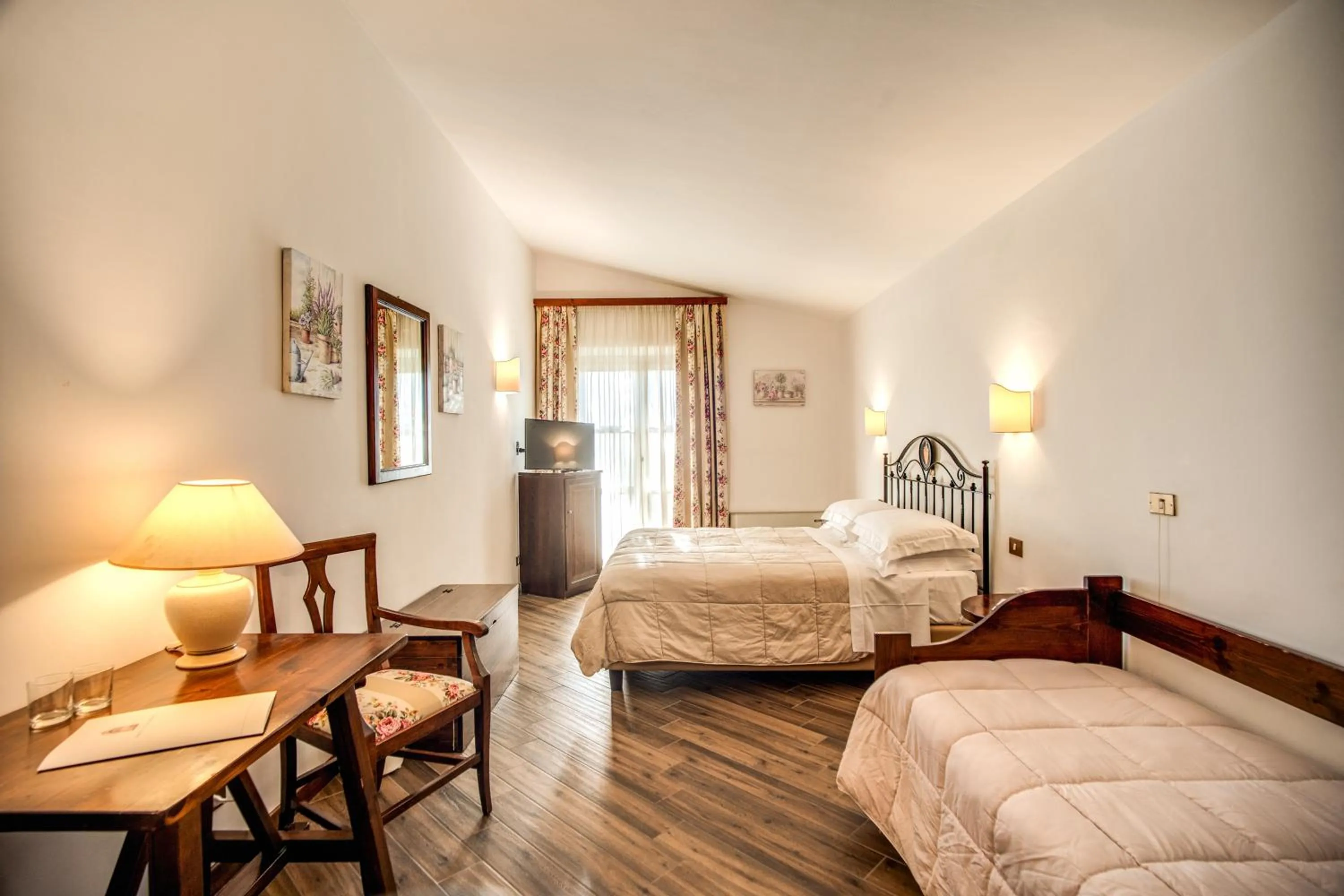 Decorative detail, Bed in Abbazia Collemedio Resort & Spa