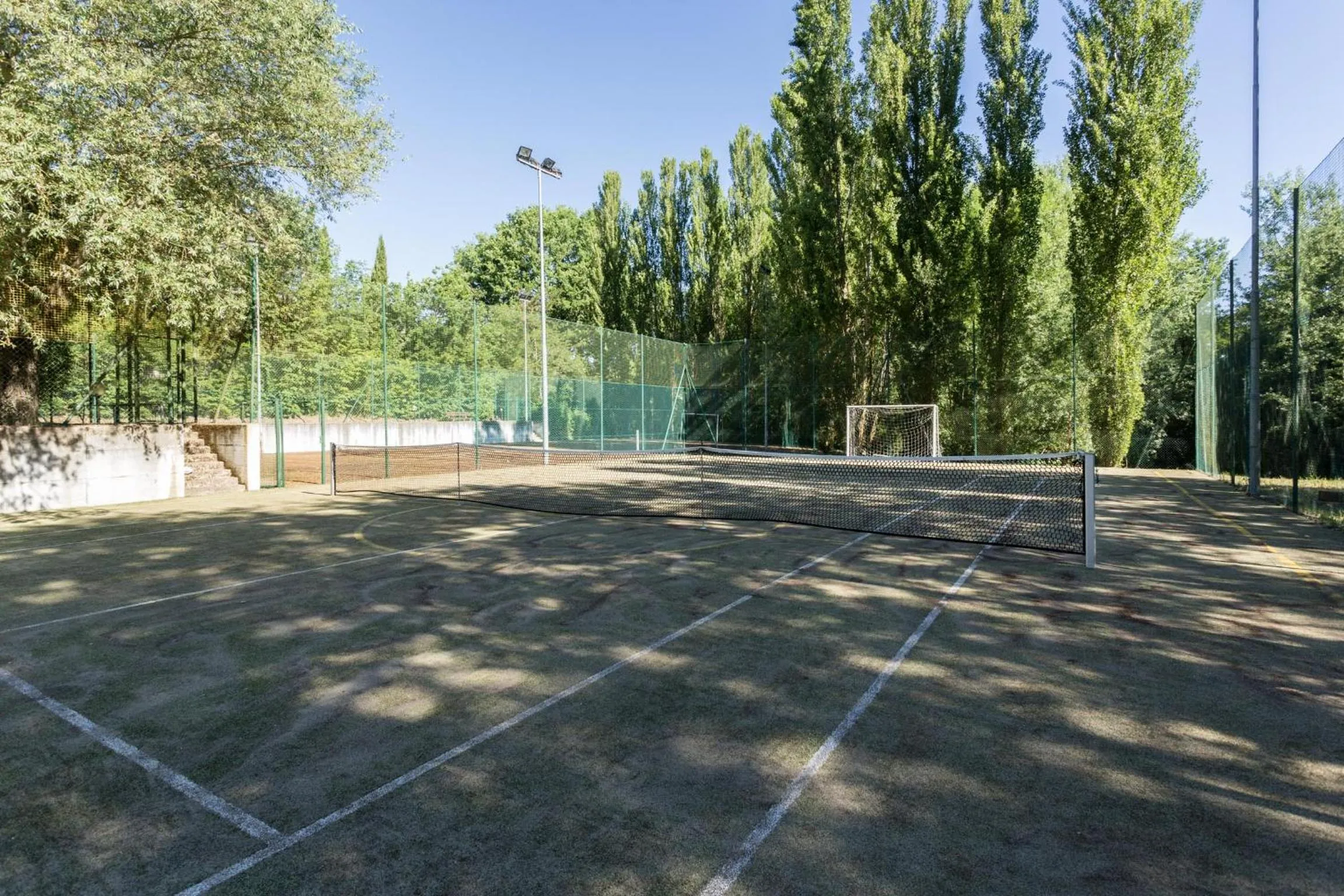 Tennis court in Abbazia Collemedio Resort & Spa