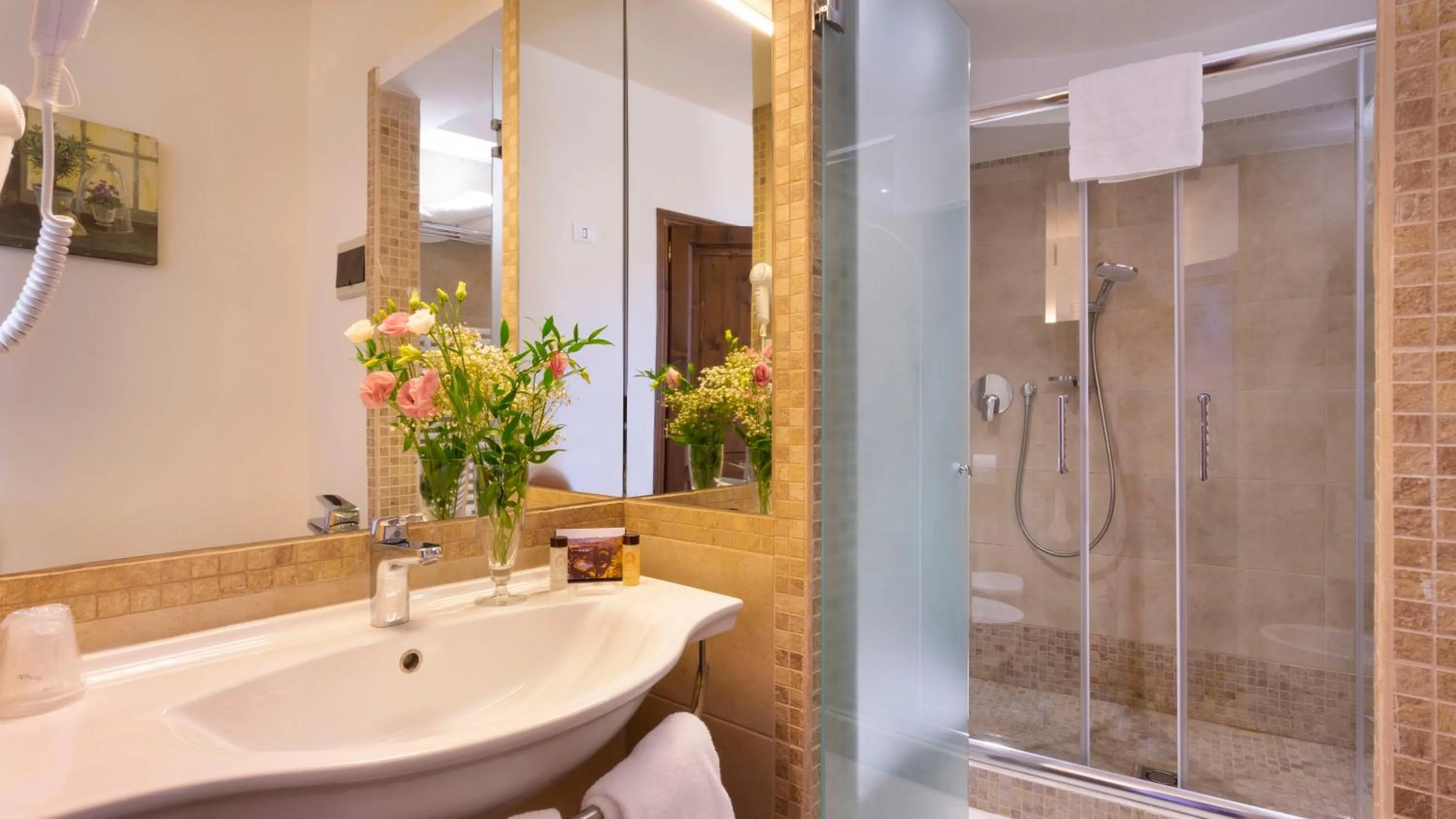 Shower in Abbazia Collemedio Resort & Spa