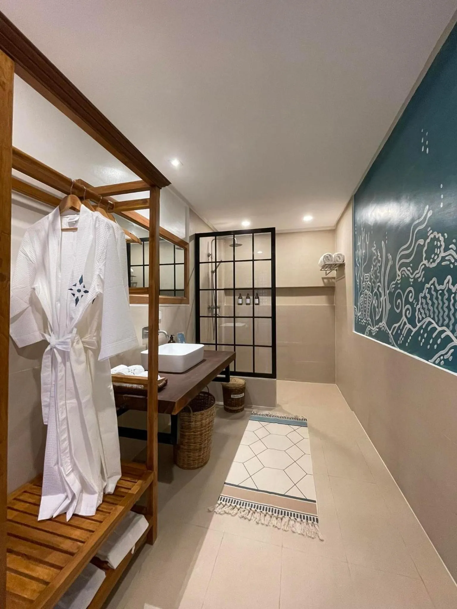 Bathroom, Bed in Mua Tala Hotel El Nido