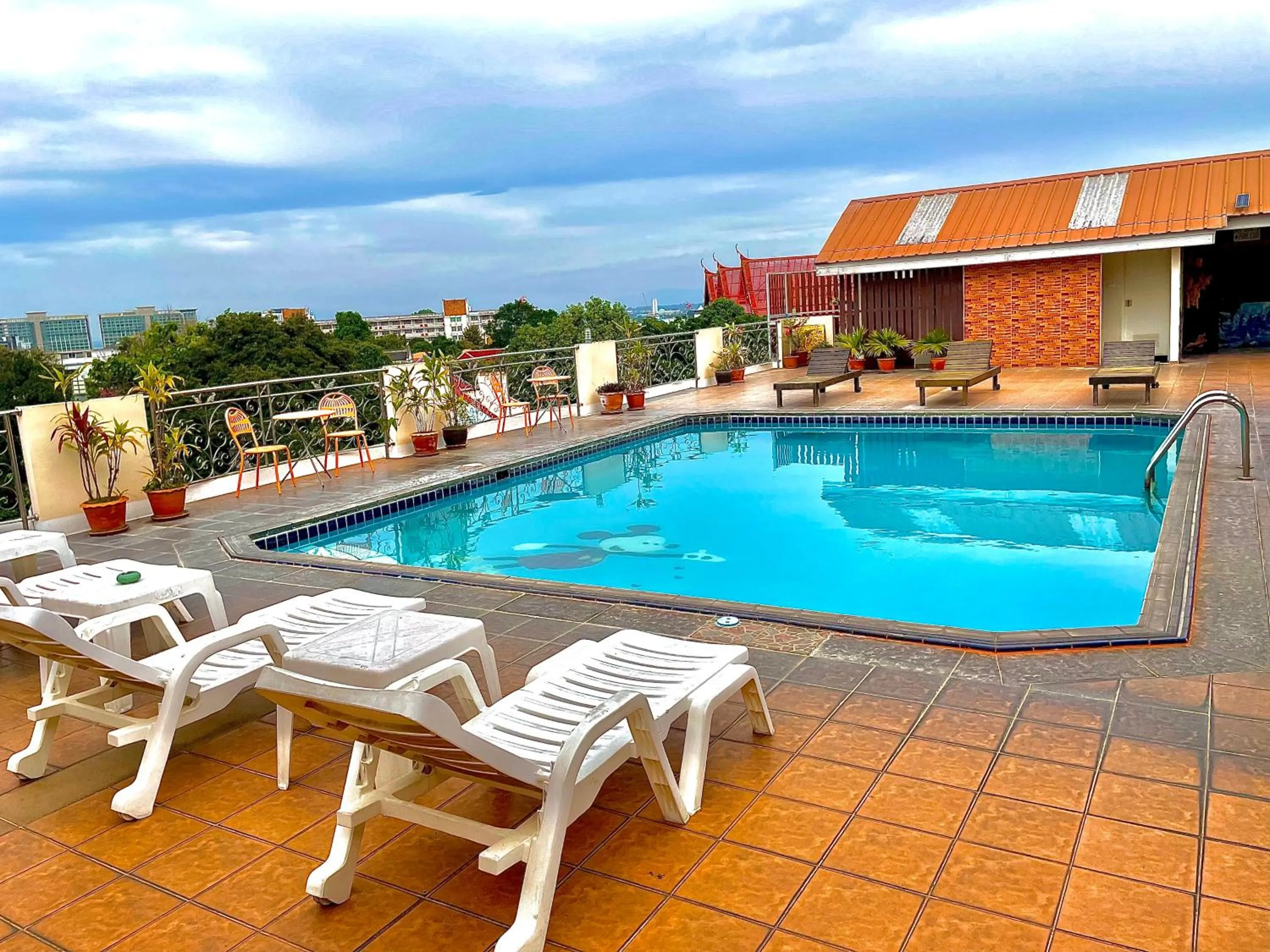 Swimming pool in Green Beach Pattaya