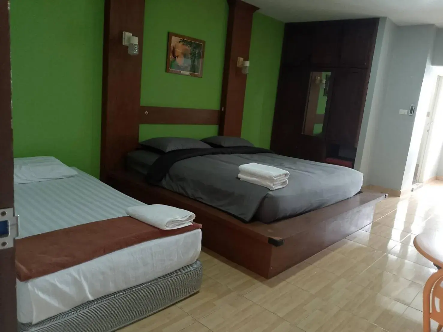 Superior Triple Room in Green Beach Pattaya Superior Triple Room in Green Beach Pattaya