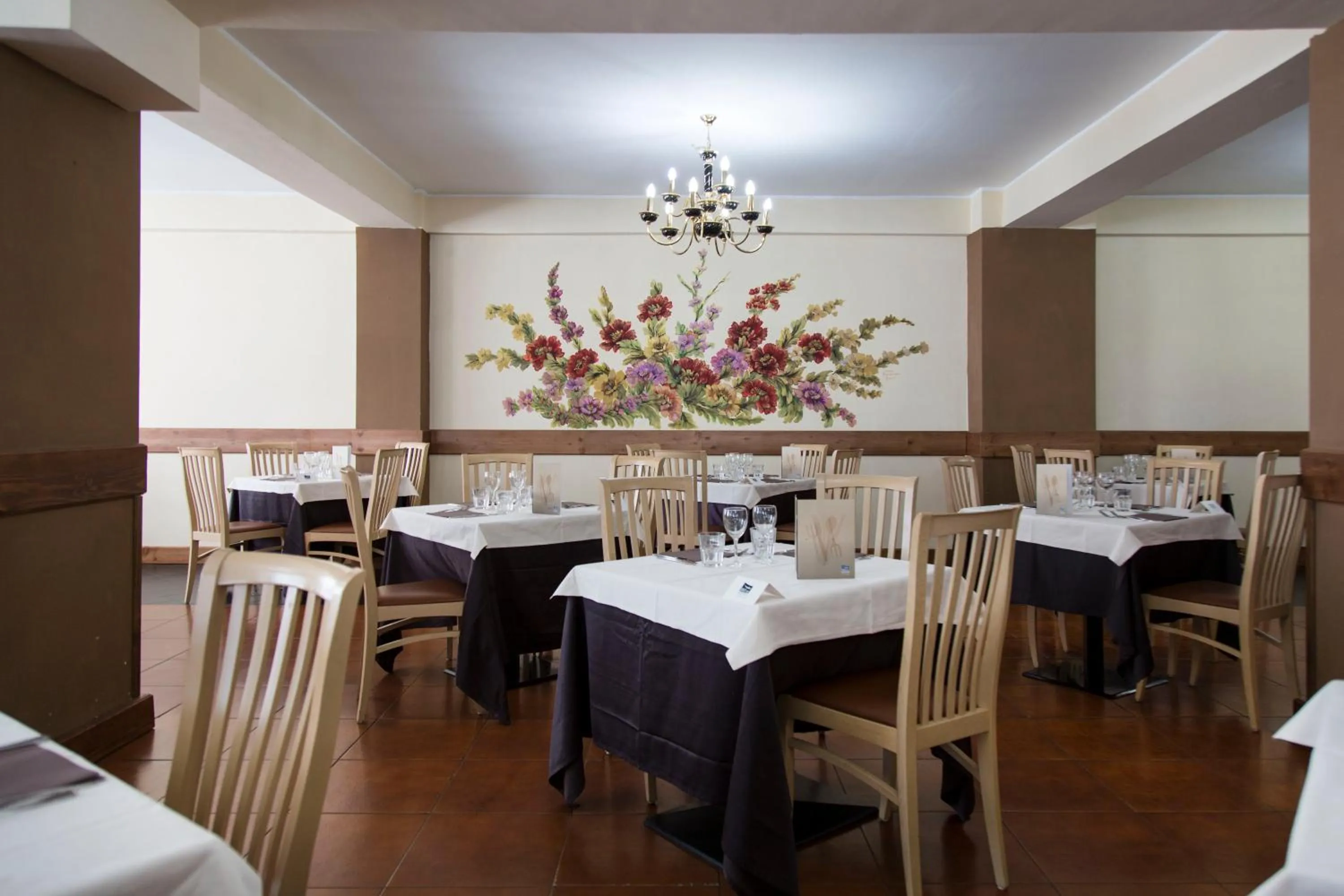 Restaurant/places to eat in Grand Hotel del Parco