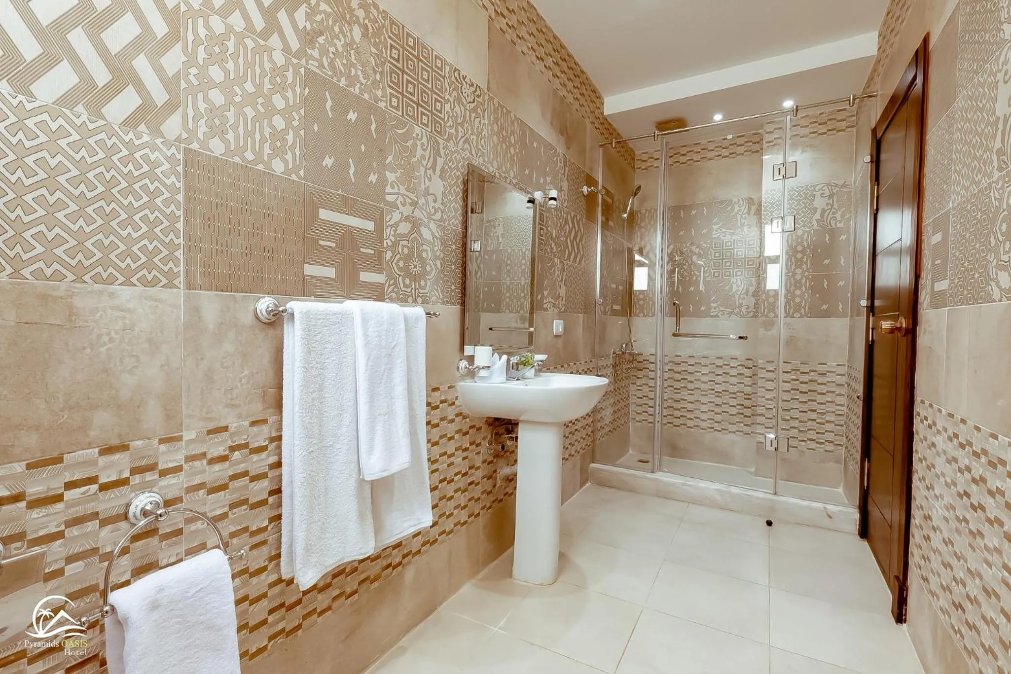 Bathroom in Pyramids Oasis Hotel