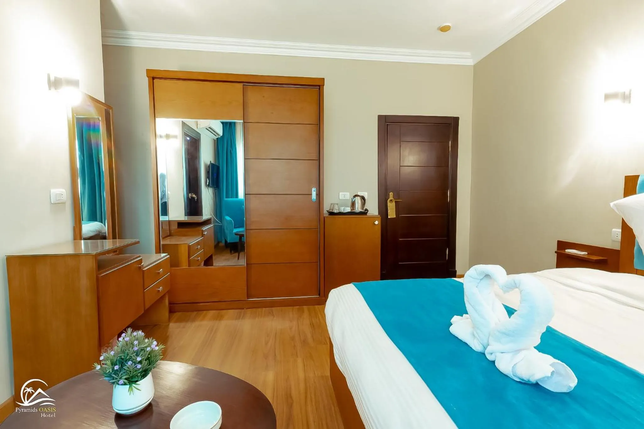 Bedroom, Bed in Pyramids Oasis Hotel