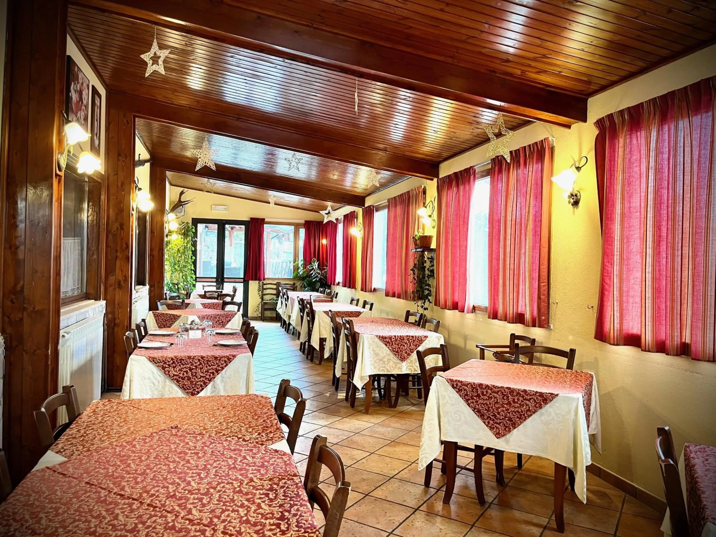 Restaurant/places to eat in Hotel Pinguino