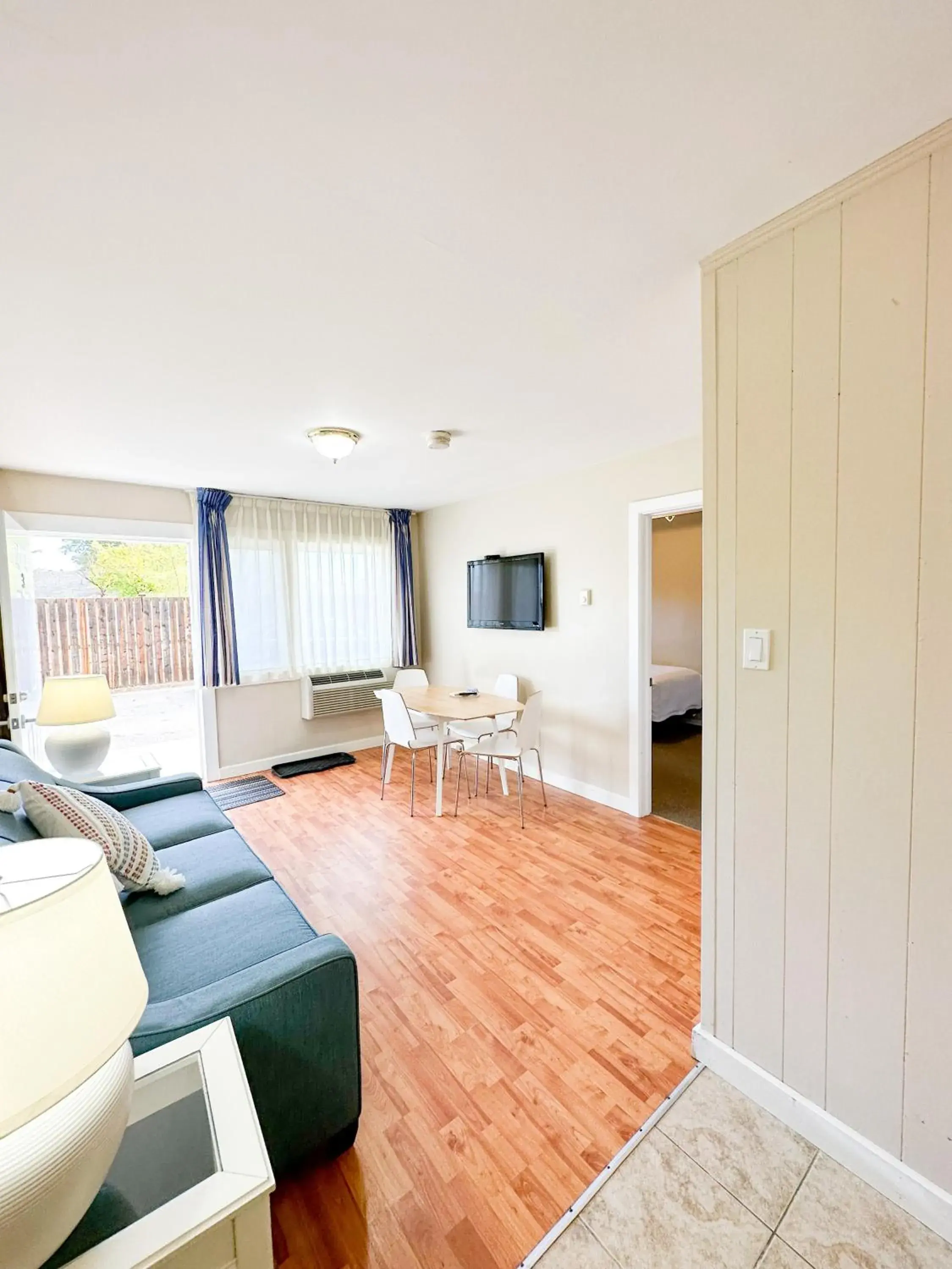 Double Room in Oasis by the Bay Vacation Suites Double Room in Oasis by the Bay Vacation Suites