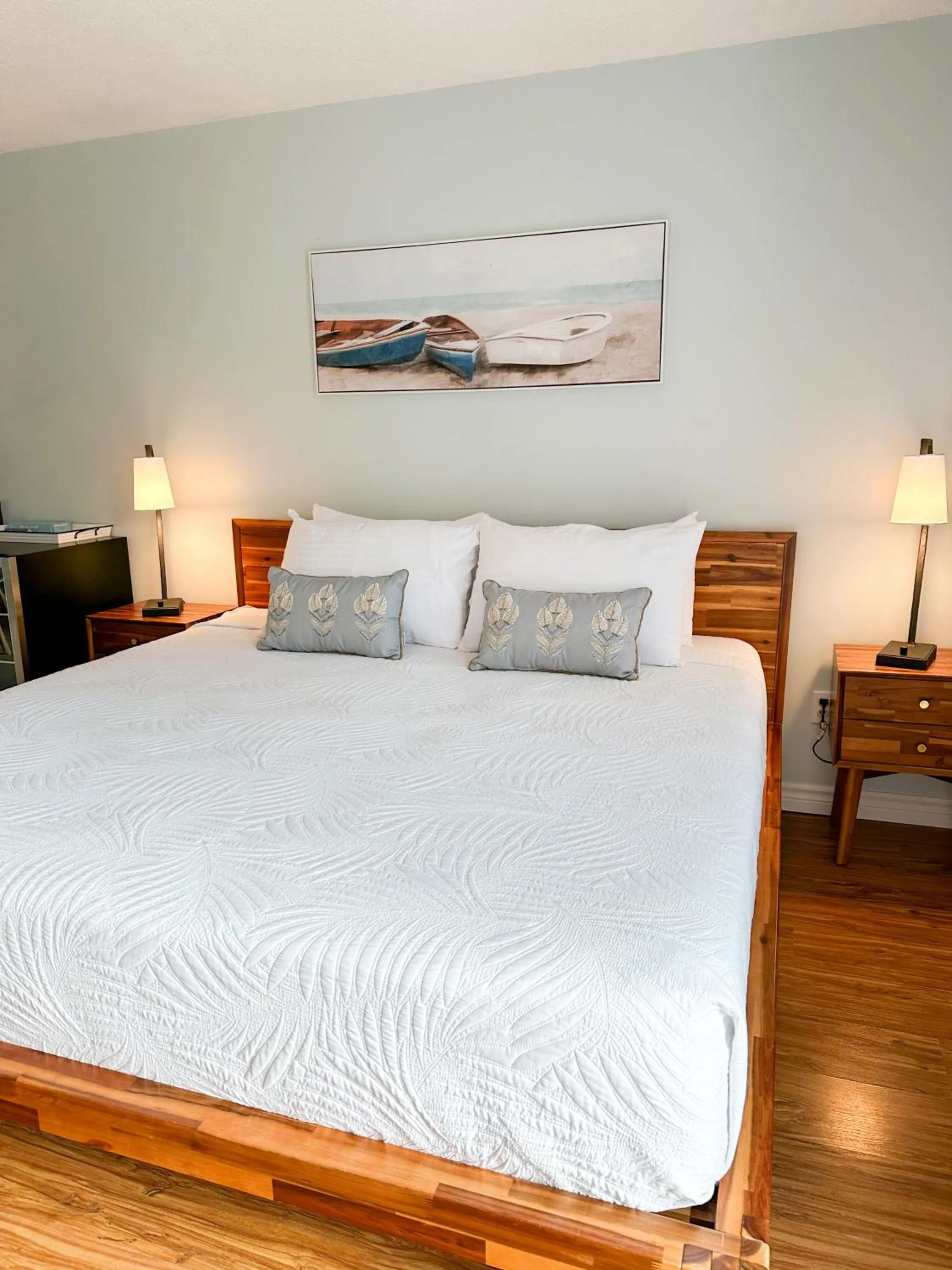 Bed in Oasis by the Bay Vacation Suites