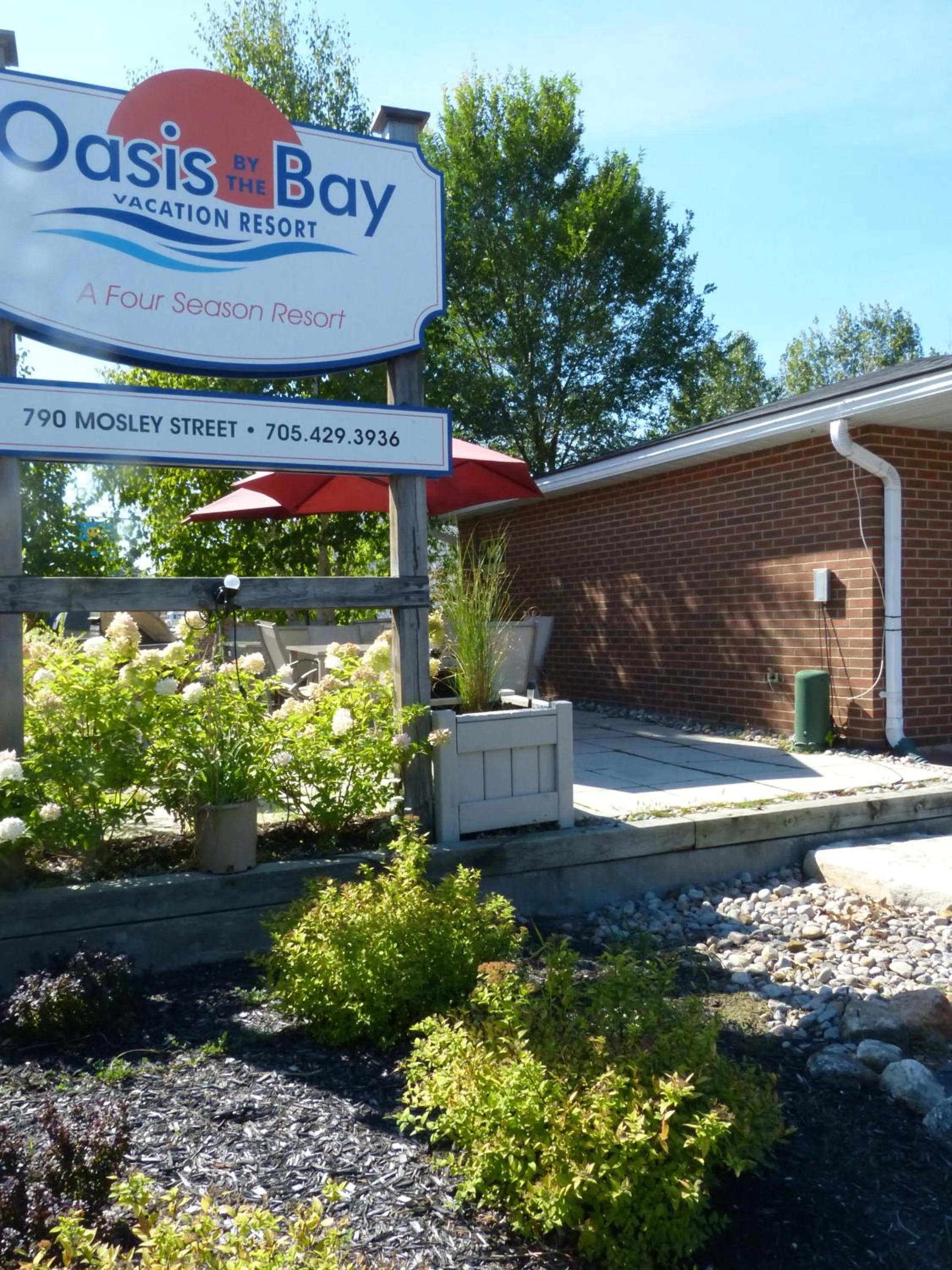 Property building in Oasis by the Bay Vacation Suites