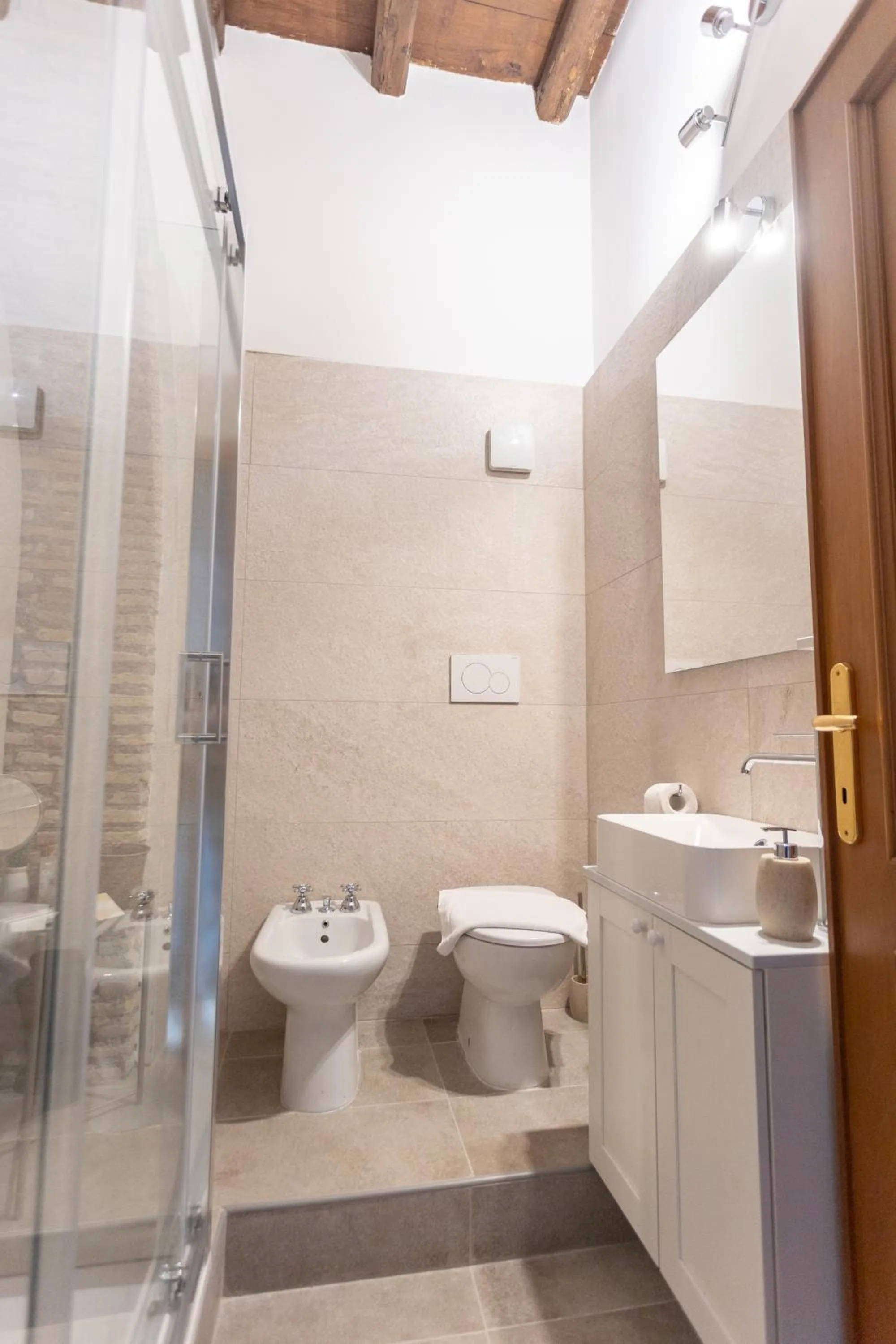 Bathroom in Pettinary Village B&B