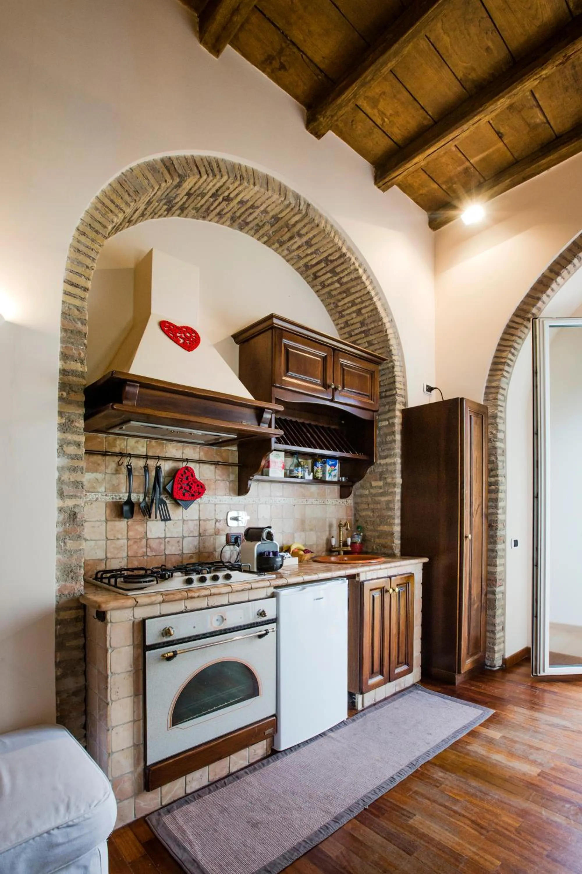 Kitchen or kitchenette in Pettinary Village B&B