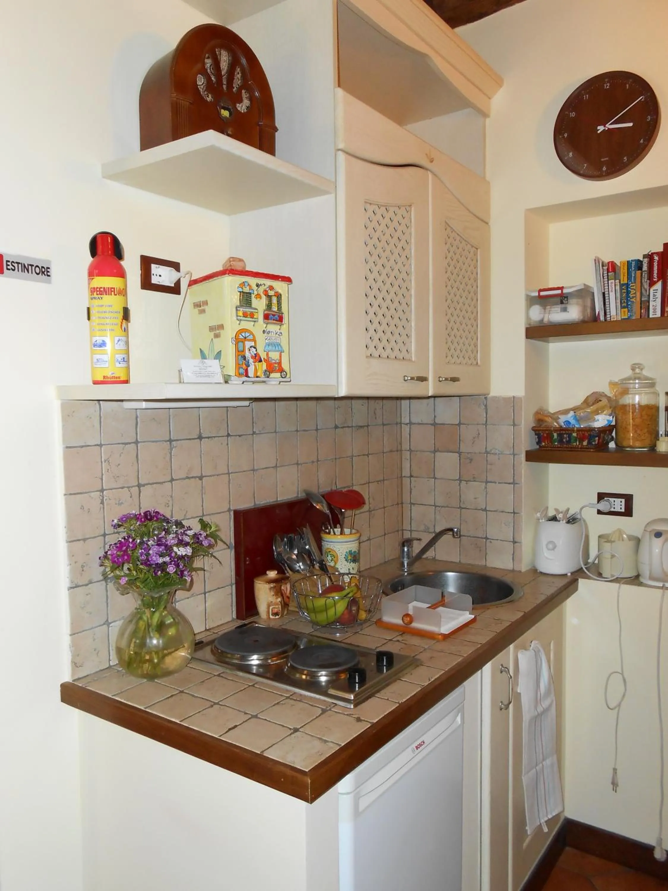 Kitchen or kitchenette in Pettinary Village B&B