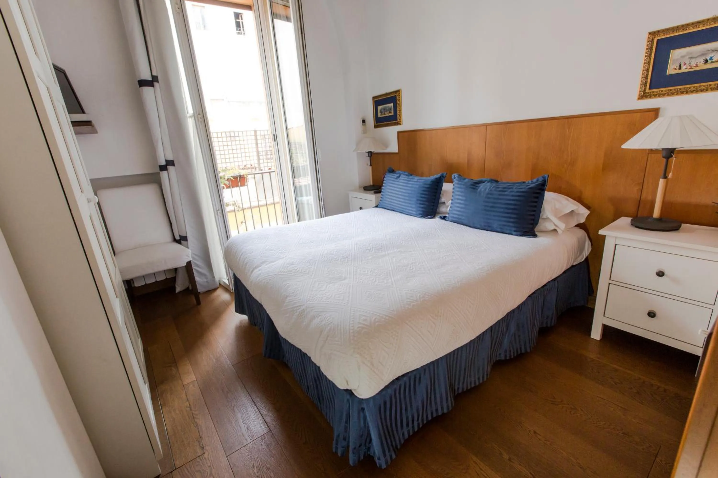 Photo of the whole room, Bed in Pettinary Village B&B