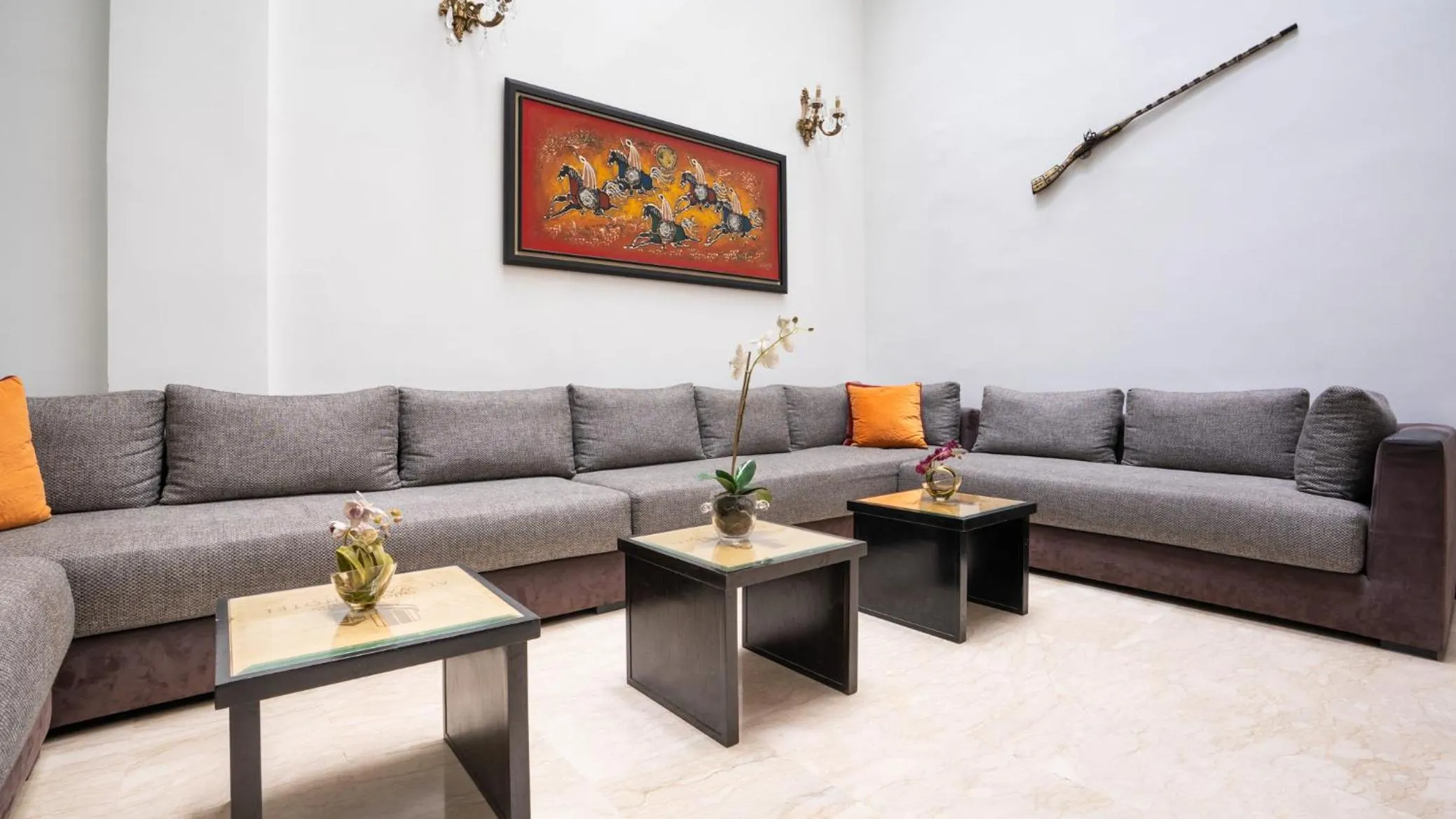 Communal lounge/ TV room in Hotel Al Walid