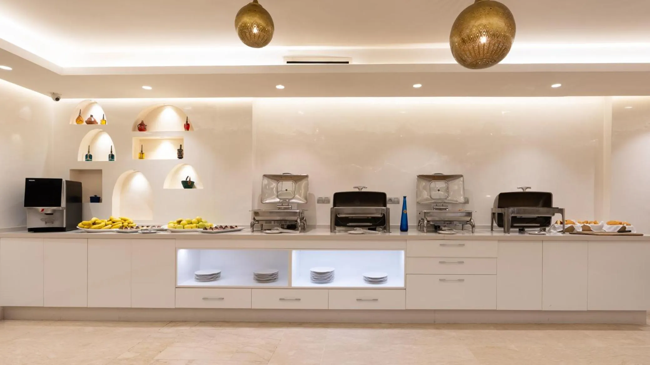 Restaurant/places to eat in Hotel Al Walid