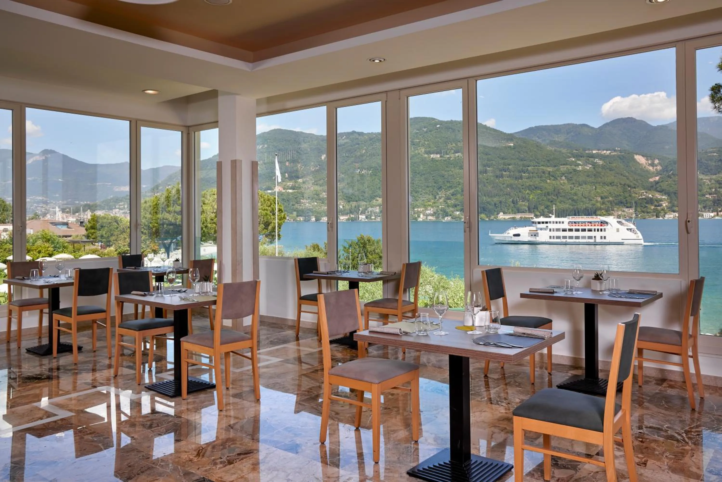 Restaurant/places to eat in Park Hotel Casimiro