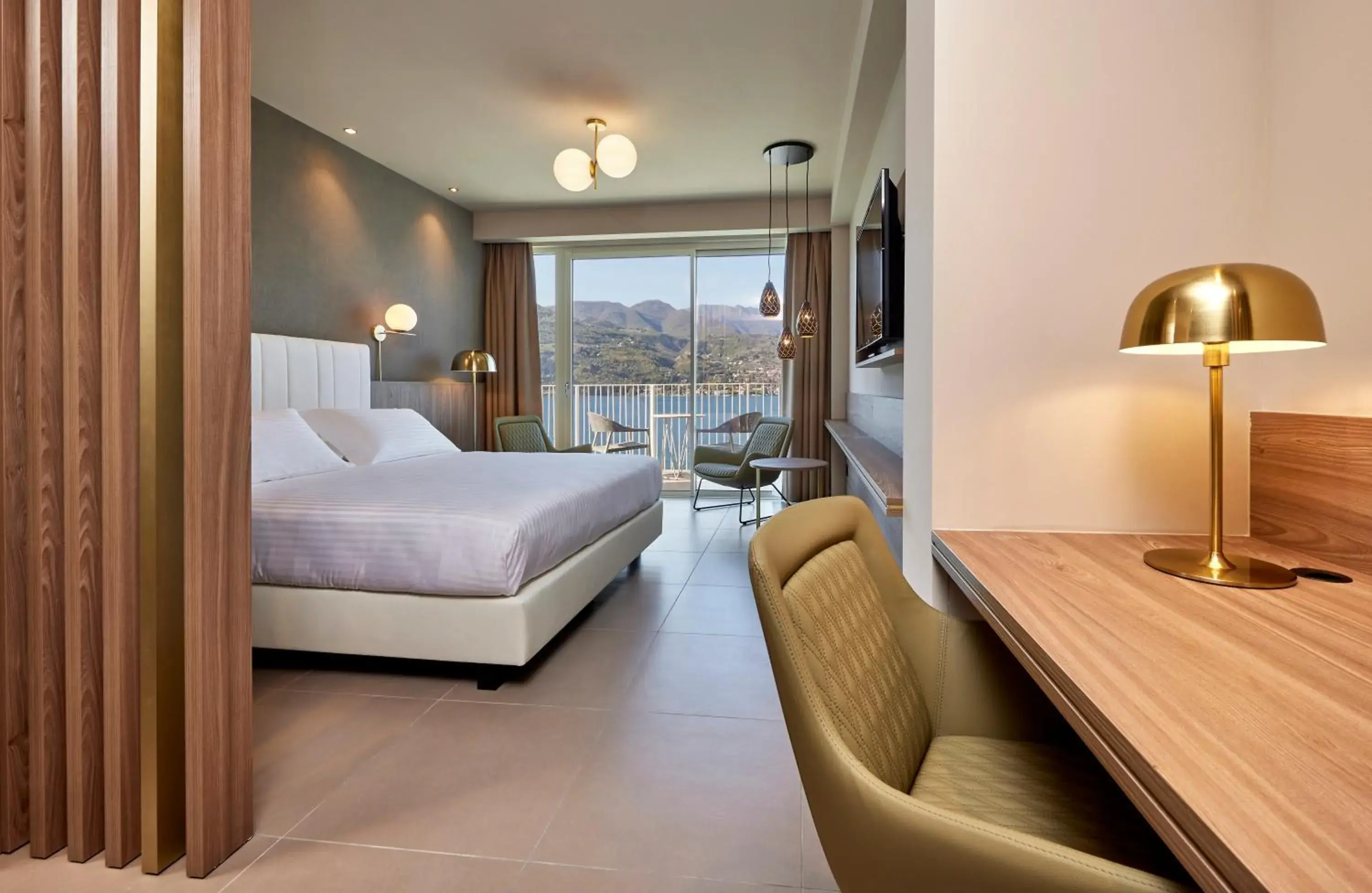 Junior Suite with Lake View in Park Hotel Casimiro Junior Suite with Lake View in Park Hotel Casimiro