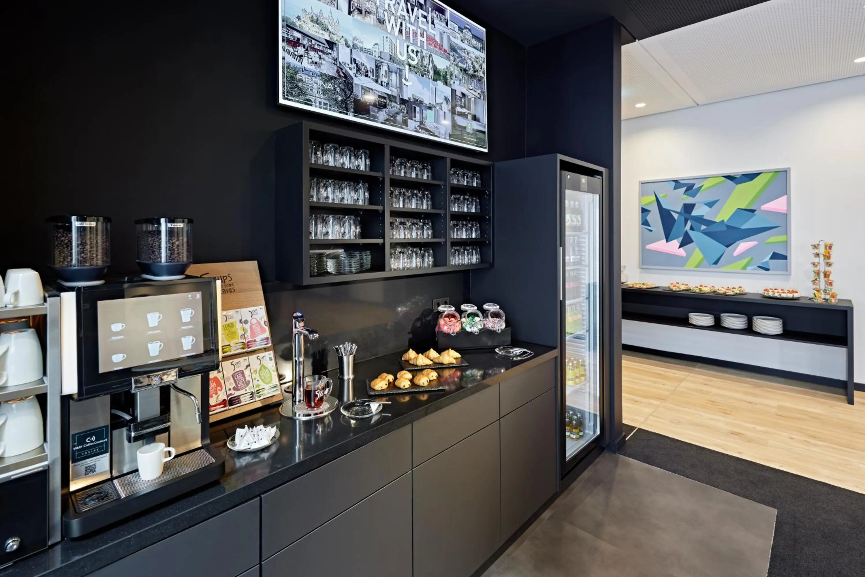 Communal lounge/ TV room in LEGERE HOTEL Erfurt