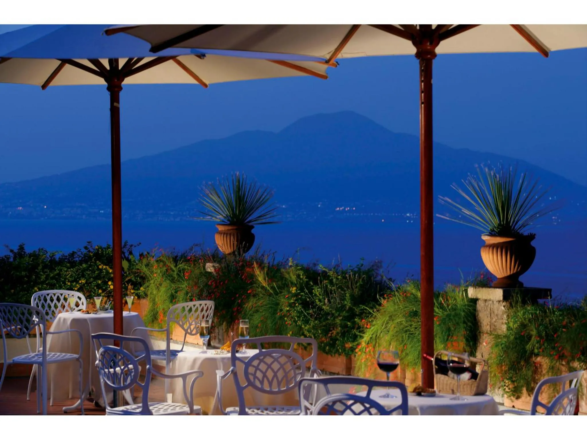 Restaurant/places to eat in Grand Hotel Capodimonte