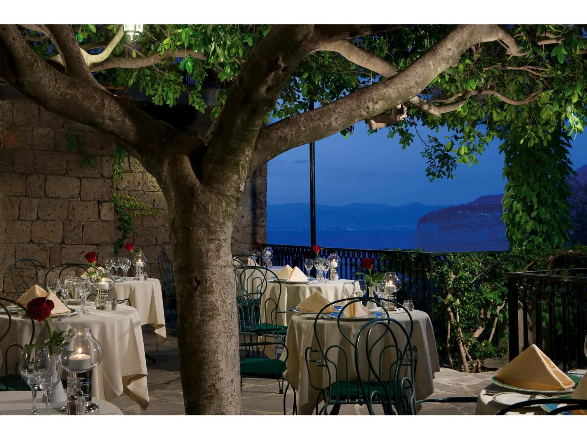 Restaurant/places to eat in Grand Hotel Capodimonte